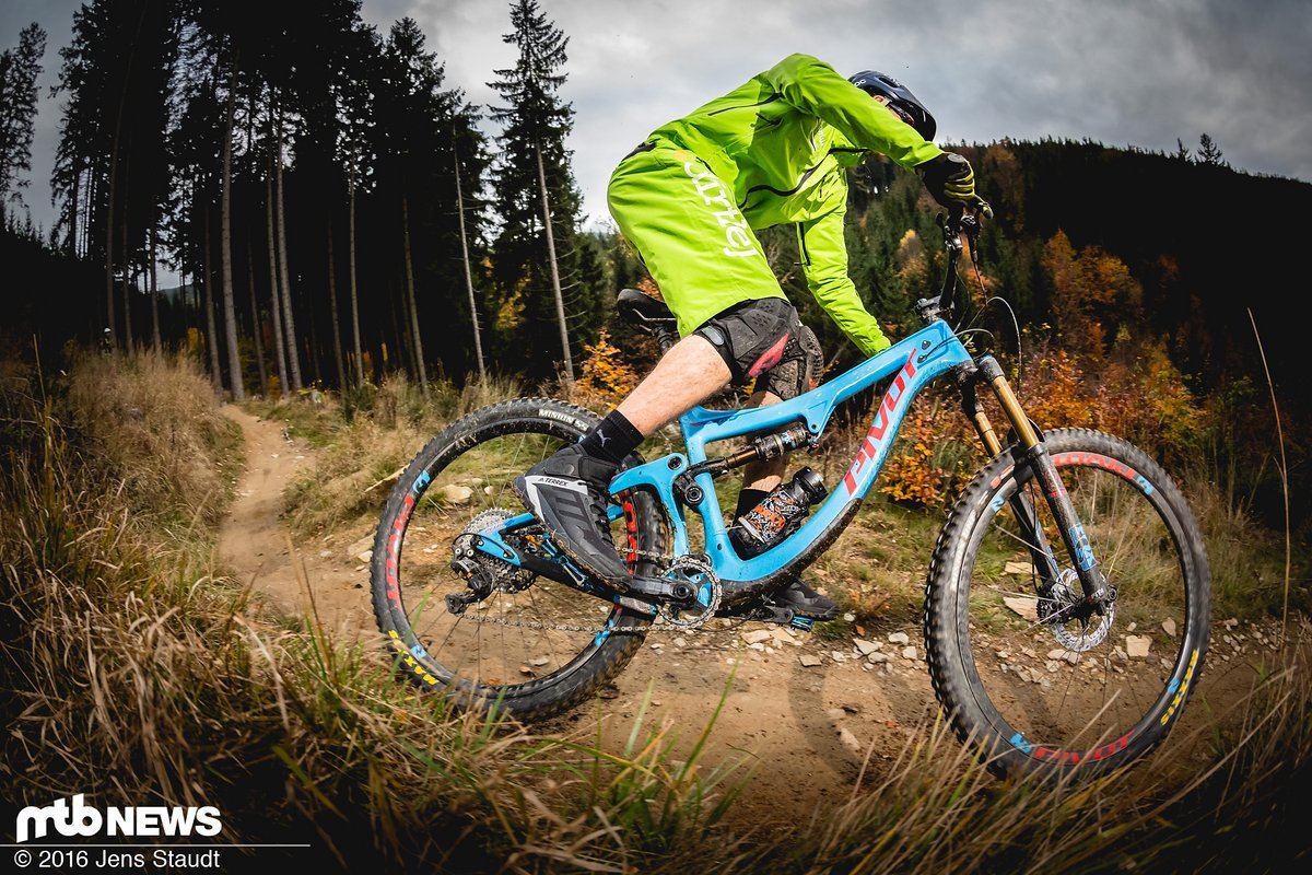 Langhubiger Cross Country-Flitzer? Trailrakete? Oder gar ein kleines Enduro-Gerät? Langhubiger Cross Country-Flitzer? Trailrakete? Oder gar ein kleines Enduro-Gerät?