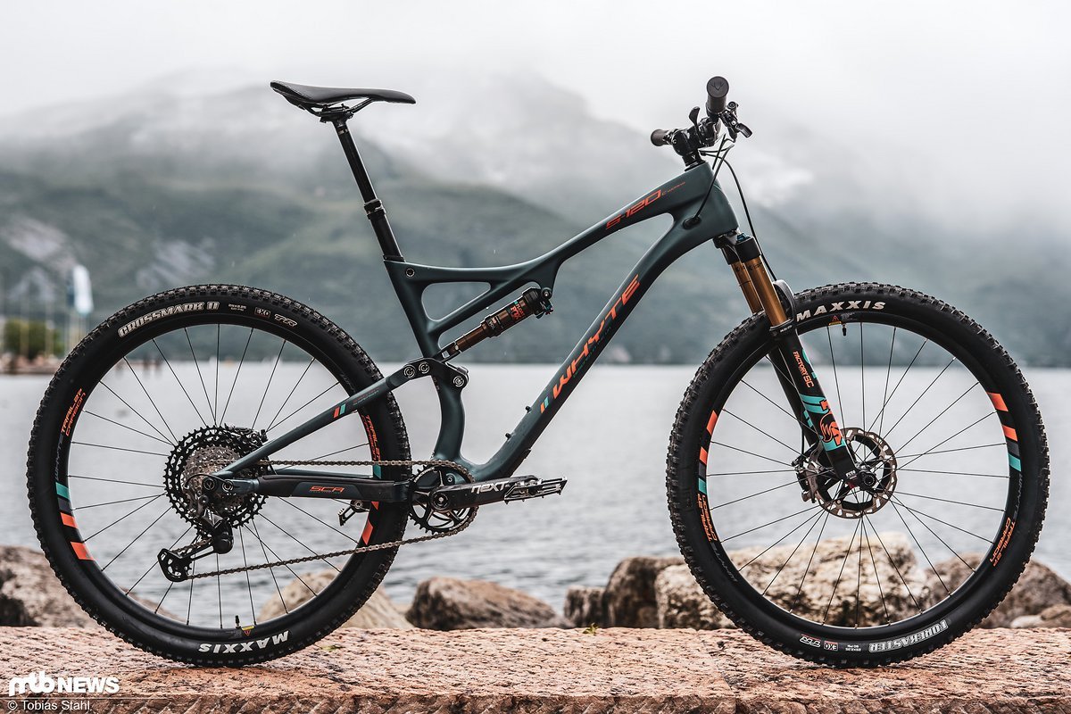 Flach und lang: beides eher ungewöhnliche Worte in der Bildbeschreibung für ein Bike mit 120 mm Federweg Flach und lang: beides eher ungewöhnliche Worte in der Bildbeschreibung für ein Bike mit 120 mm Federweg
