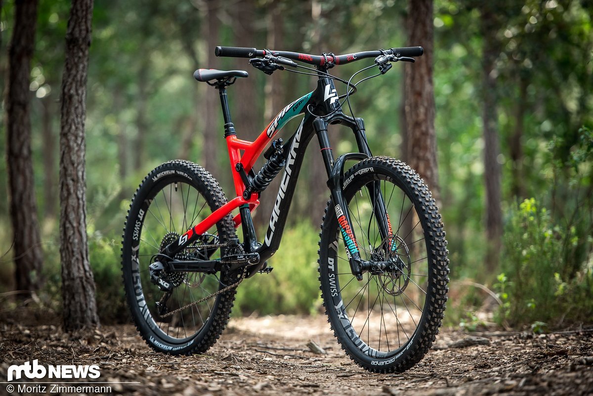Vor allem auf harten, Downhill-lastigen Trails ist das Lapierre Spicy Team Ultimate dank des hervorragenden Hinterbaus voll und ganz in seinem Element Vor allem auf harten, Downhill-lastigen Trails ist das Lapierre Spicy Team Ultimate dank des hervorragenden Hinterbaus voll und ganz in seinem Element