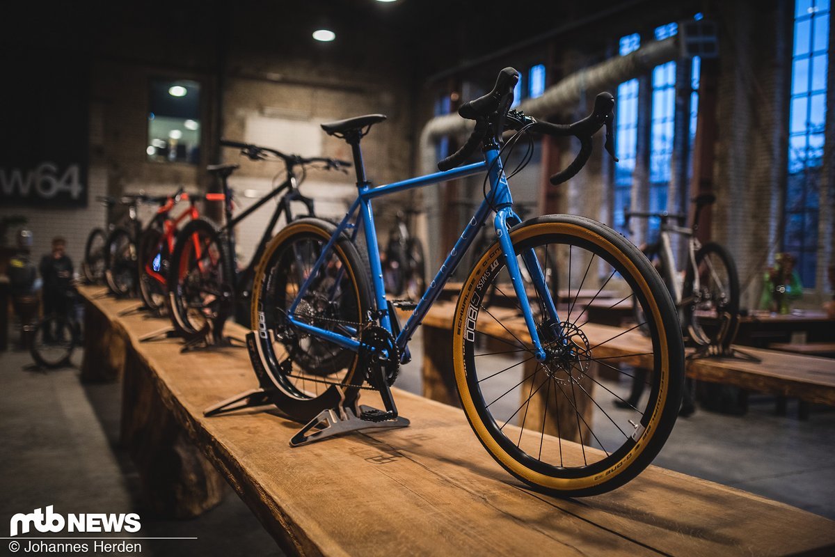 Bei den schicken Bikes, die von den Herstellern mitgebracht wurden, ist man teilweise aus dem Staunen gar nicht mehr herausgekommen. Bei den schicken Bikes, die von den Herstellern mitgebracht wurden, ist man teilweise aus dem Staunen gar nicht mehr herausgekommen.