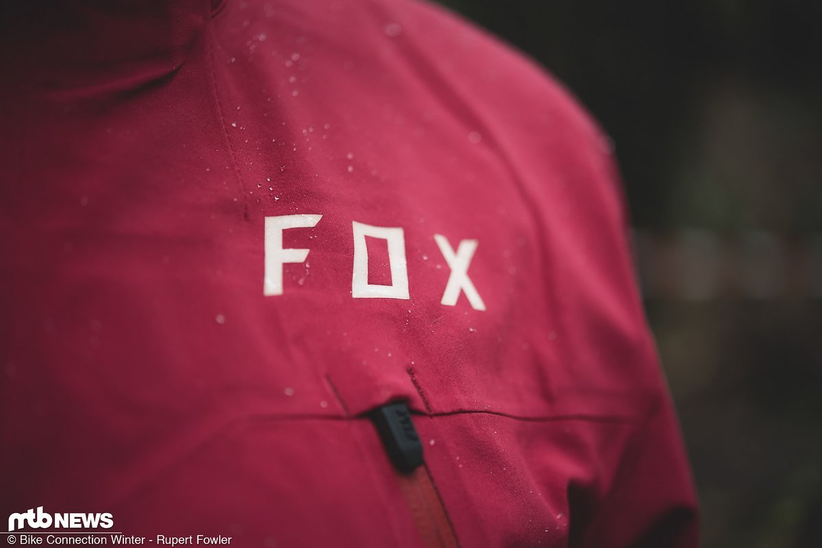 Die Fox Attack Pro Water Jacke soll besonders bei nassen und nasskalten Bedingungen eine gute Figur machen Die Fox Attack Pro Water Jacke soll besonders bei nassen und nasskalten Bedingungen eine gute Figur machen