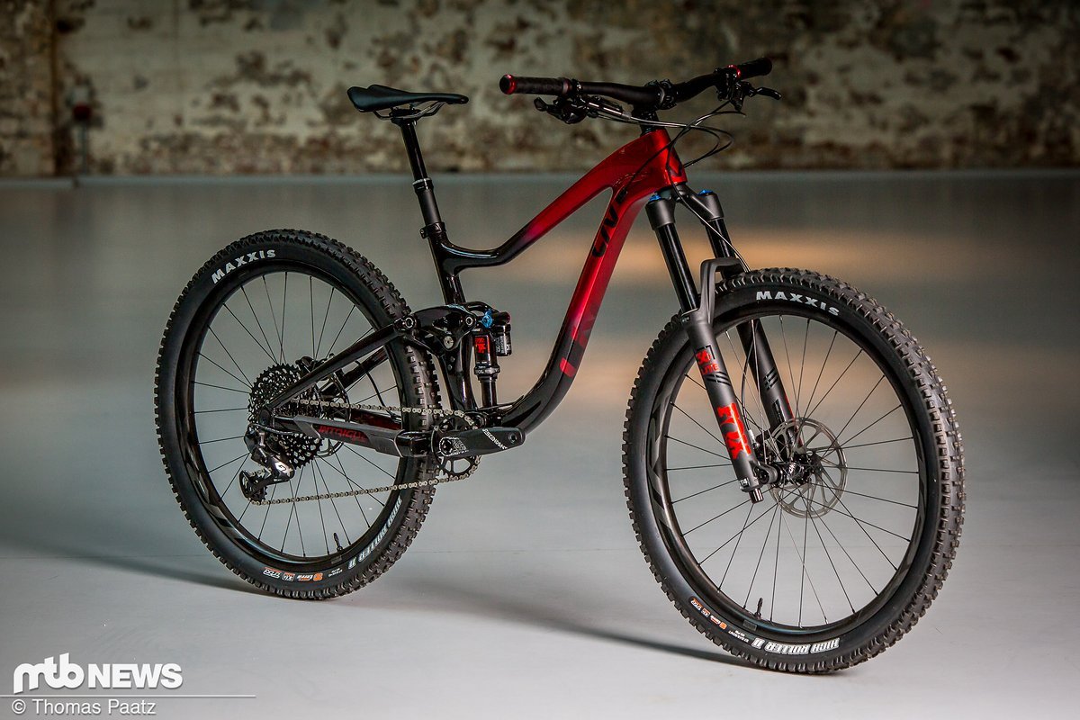 Das Liv Intrigue Advanced 1 ist das Topmodell und kommt in schickem Rot daher Das Liv Intrigue Advanced 1 ist das Topmodell und kommt in schickem Rot daher