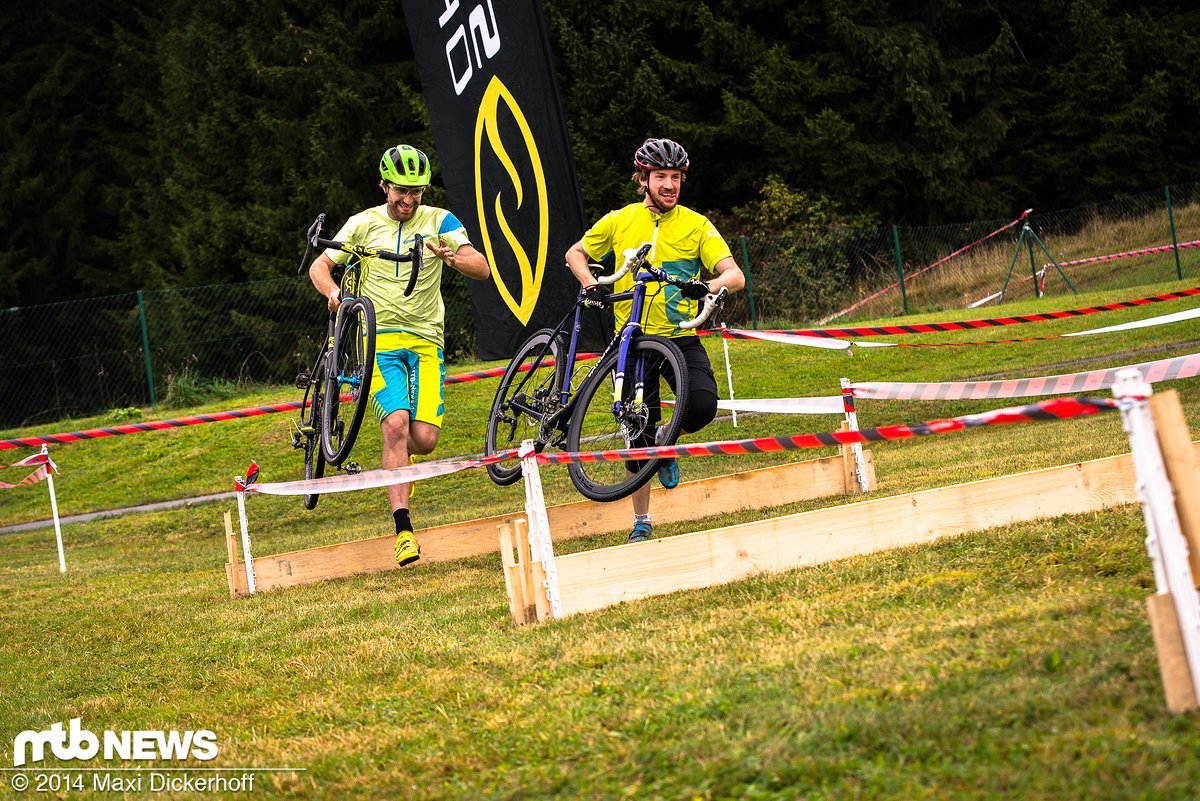 Neue Erfahrung: Maxi und Redaktionskollege Thomas Fritsch beim ersten (und bisher letzten) gemeinsamen Cyclo Cross Rennen Neue Erfahrung: Maxi und Redaktionskollege Thomas Fritsch beim ersten (und bisher letzten) gemeinsamen Cyclo Cross Rennen