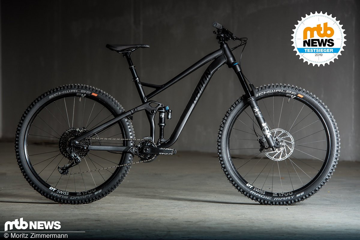 Das Radon Swoop 9.0 bringt 14,54 kg auf die Waage und ist für einen Preis von 3.000 € erhältlich Das Radon Swoop 9.0 bringt 14,54 kg auf die Waage und ist für einen Preis von 3.000 € erhältlich
