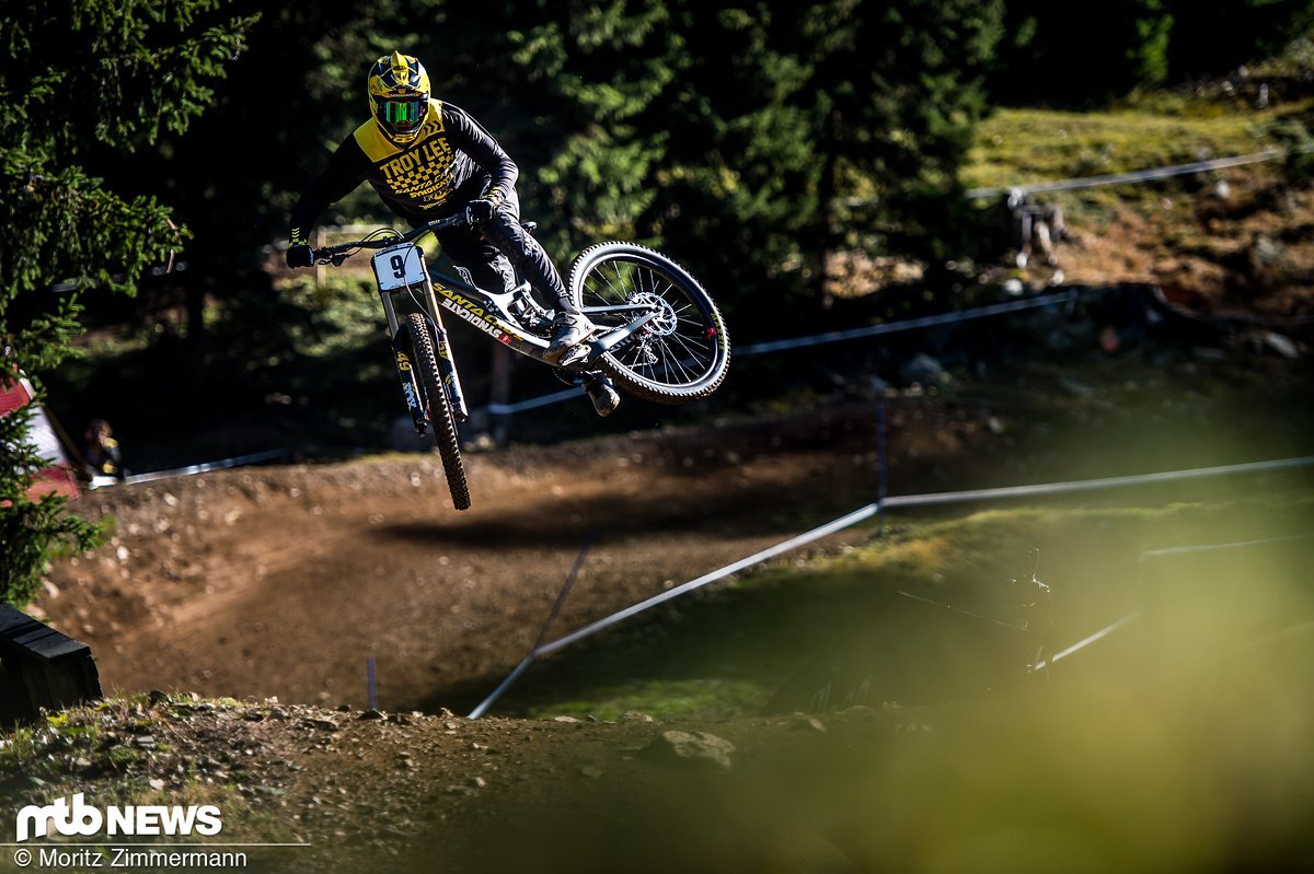 Zwei Jahre lang wurde das neue V10 mehr als erfolgreich im Downhill World Cup getestet Zwei Jahre lang wurde das neue V10 mehr als erfolgreich im Downhill World Cup getestet