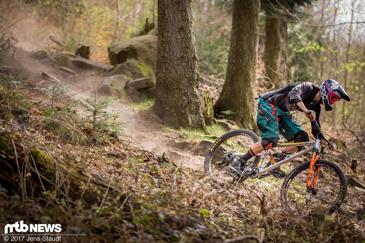 Die Platzangst Bulldog überzeugt mit durchdachten Details, ist allerdings eher für kühlere Tage und den Downhill-Einsatz geeignet Die Platzangst Bulldog überzeugt mit durchdachten Details, ist allerdings eher für kühlere Tage und den Downhill-Einsatz geeignet