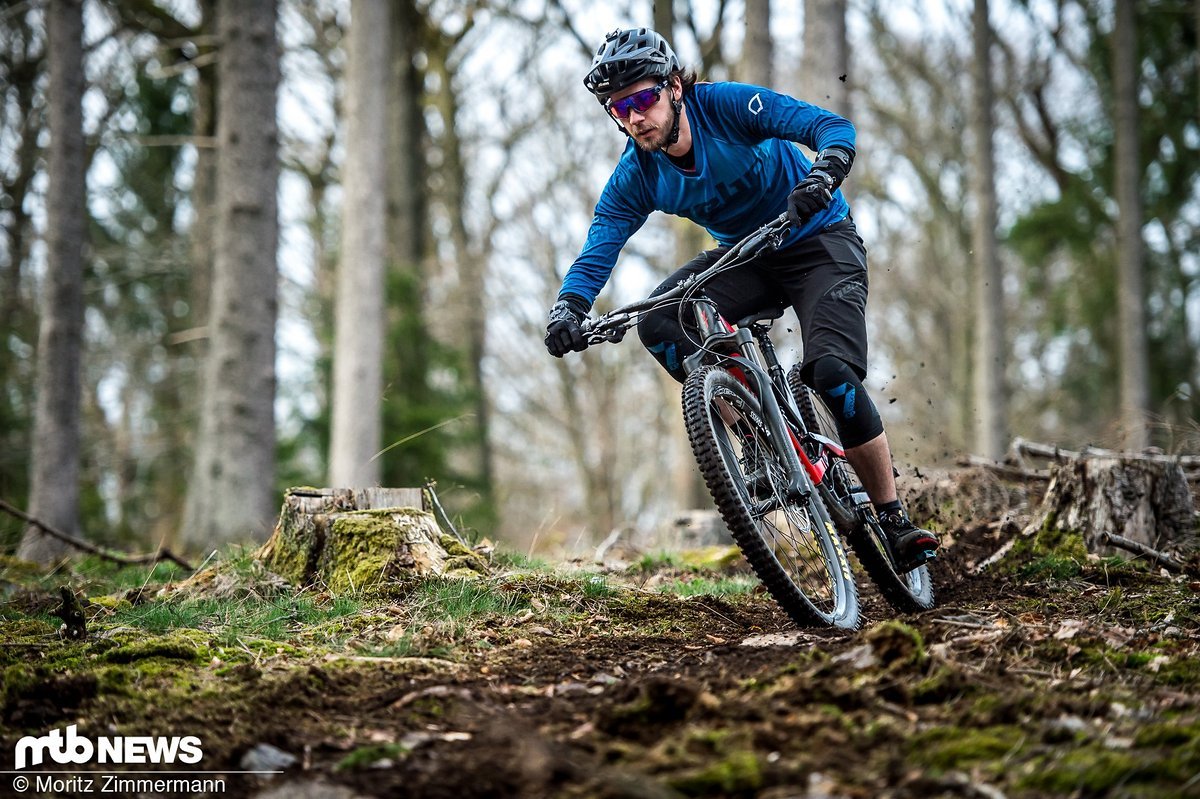 Auf flachen, eher anspruchslosen Trails klebt der Hinterbau des YTs am Boden Auf flachen, eher anspruchslosen Trails klebt der Hinterbau des YTs am Boden