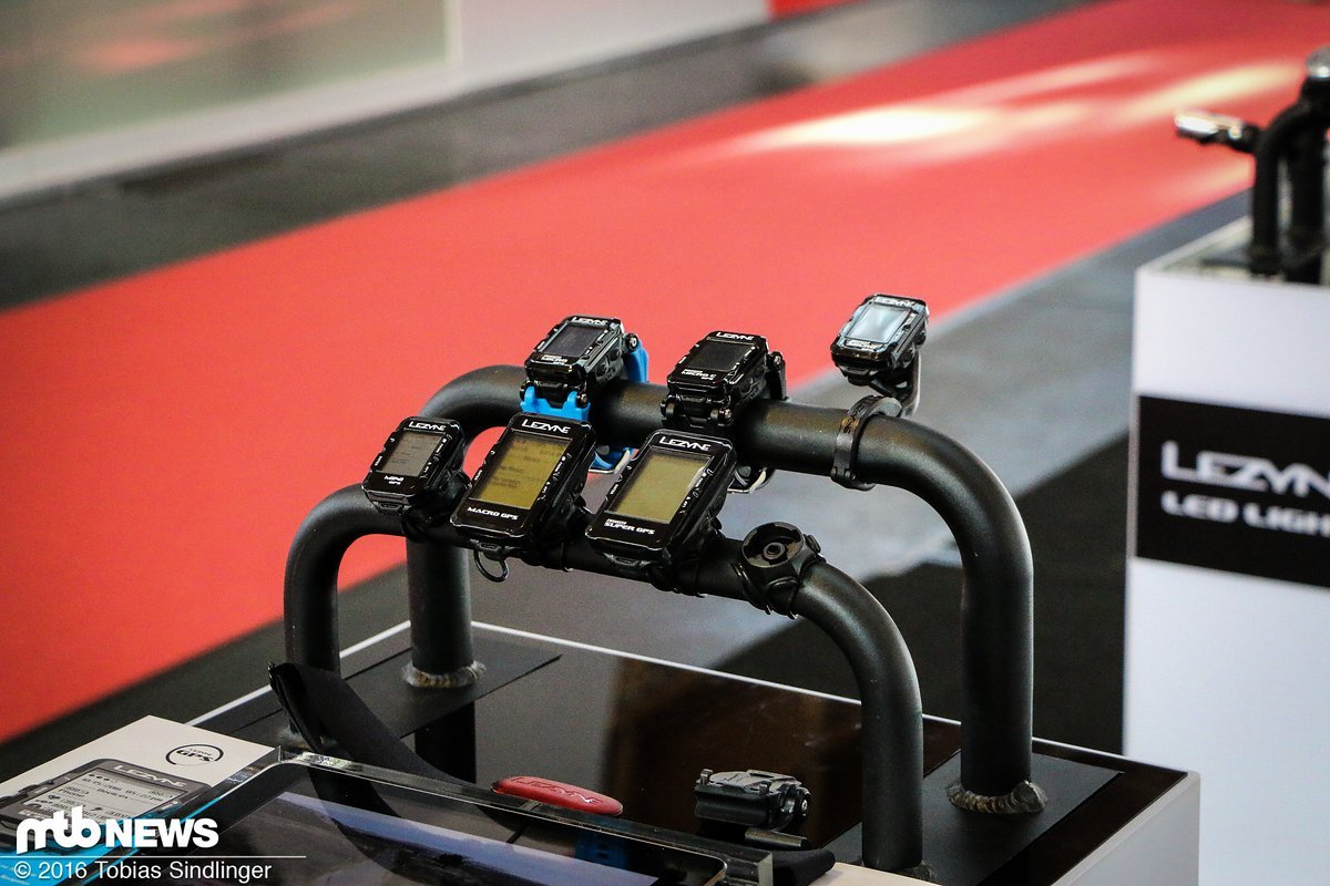 Die Produktpalette der GPS-Geräte: Zwei Armanduhren und fünf neue Bikecomputer (Super GPS, Micro Color GPS, Micro GPS, Macro GPS, Mini GPS). Die Produktpalette der GPS-Geräte: Zwei Armanduhren und fünf neue Bikecomputer (Super GPS, Micro Color GPS, Micro GPS, Macro GPS, Mini GPS).