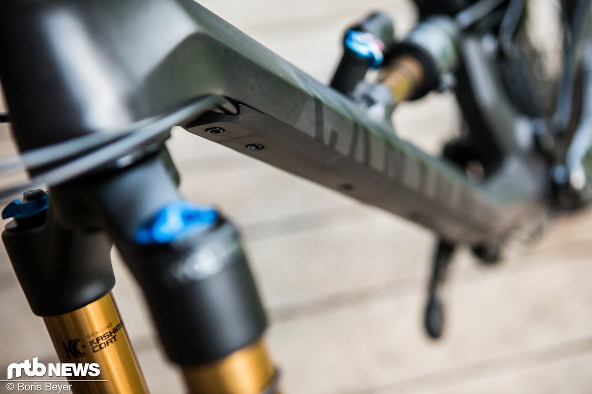 Auch am Canyon Torque kommt der neue, praktisch Cable Channel zum Einsatz Auch am Canyon Torque kommt der neue, praktisch Cable Channel zum Einsatz