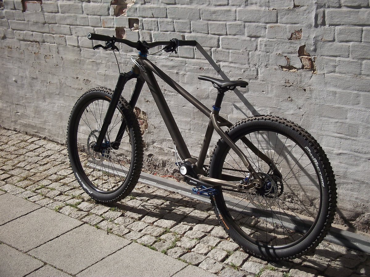 Als Satteltütze kommt die BikeYoke Revive mit 125 mm Verstellweg zum Einsatz Als Satteltütze kommt die BikeYoke Revive mit 125 mm Verstellweg zum Einsatz