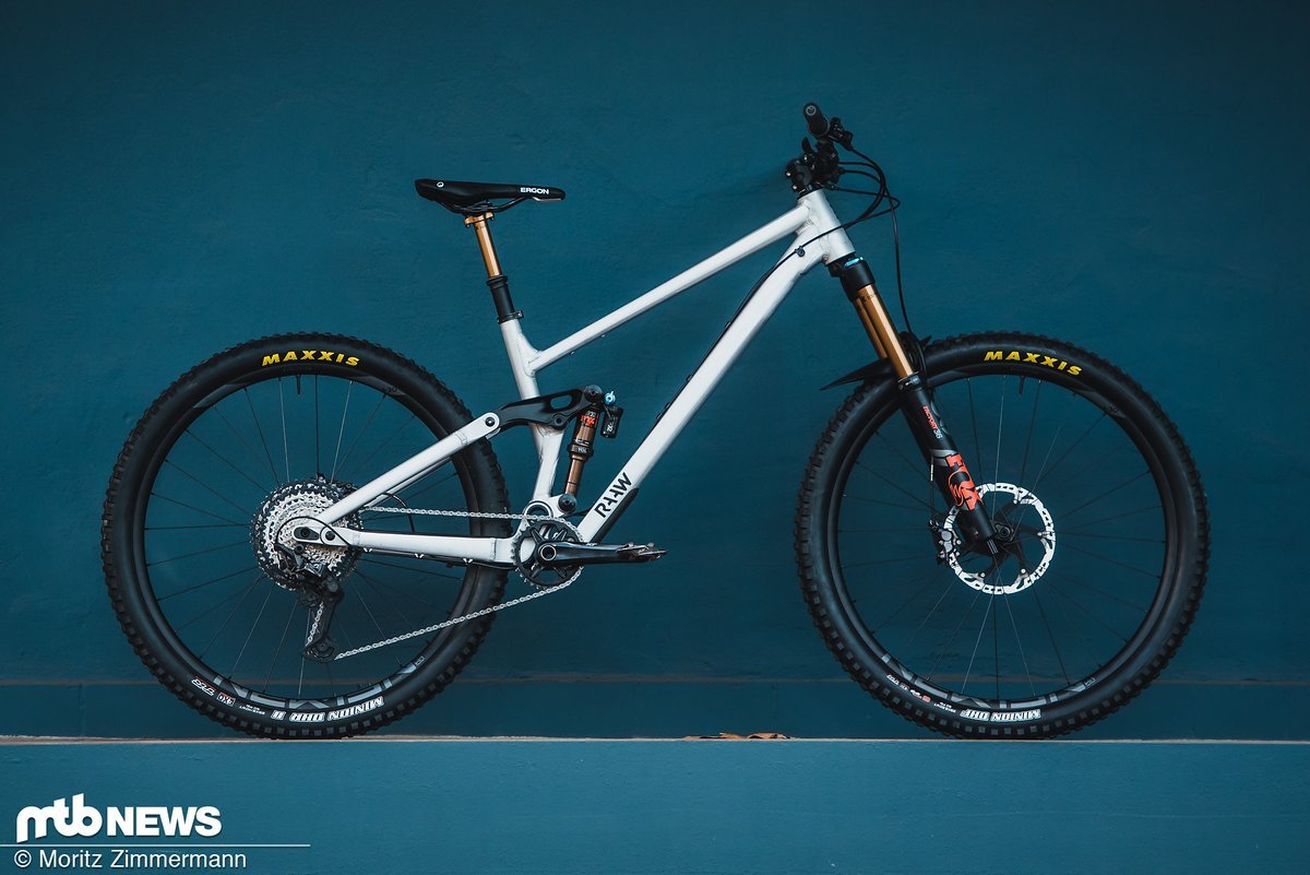 Mit dem Madonna V2 setzt Raaw die Entwicklung konsequent fort und bietet ein sehr schickes Vollgas-Enduro an, dessen zahlreiche durchdachte Details sehr überzeugen Mit dem Madonna V2 setzt Raaw die Entwicklung konsequent fort und bietet ein sehr schickes Vollgas-Enduro an, dessen zahlreiche durchdachte Details sehr überzeugen
