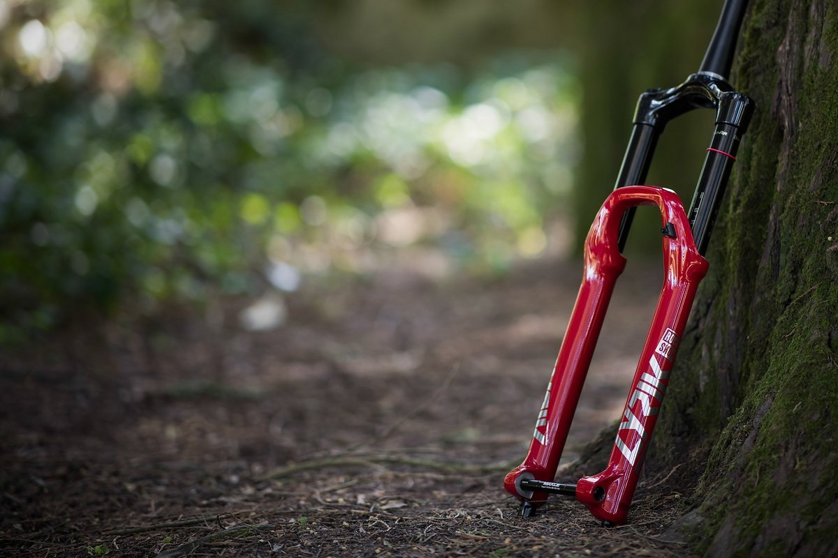Die RockShox Lyrik Ultimate ist das neue Federgabel-Flaggschiff der Amerikaner für den Enduro-Bereich Die RockShox Lyrik Ultimate ist das neue Federgabel-Flaggschiff der Amerikaner für den Enduro-Bereich