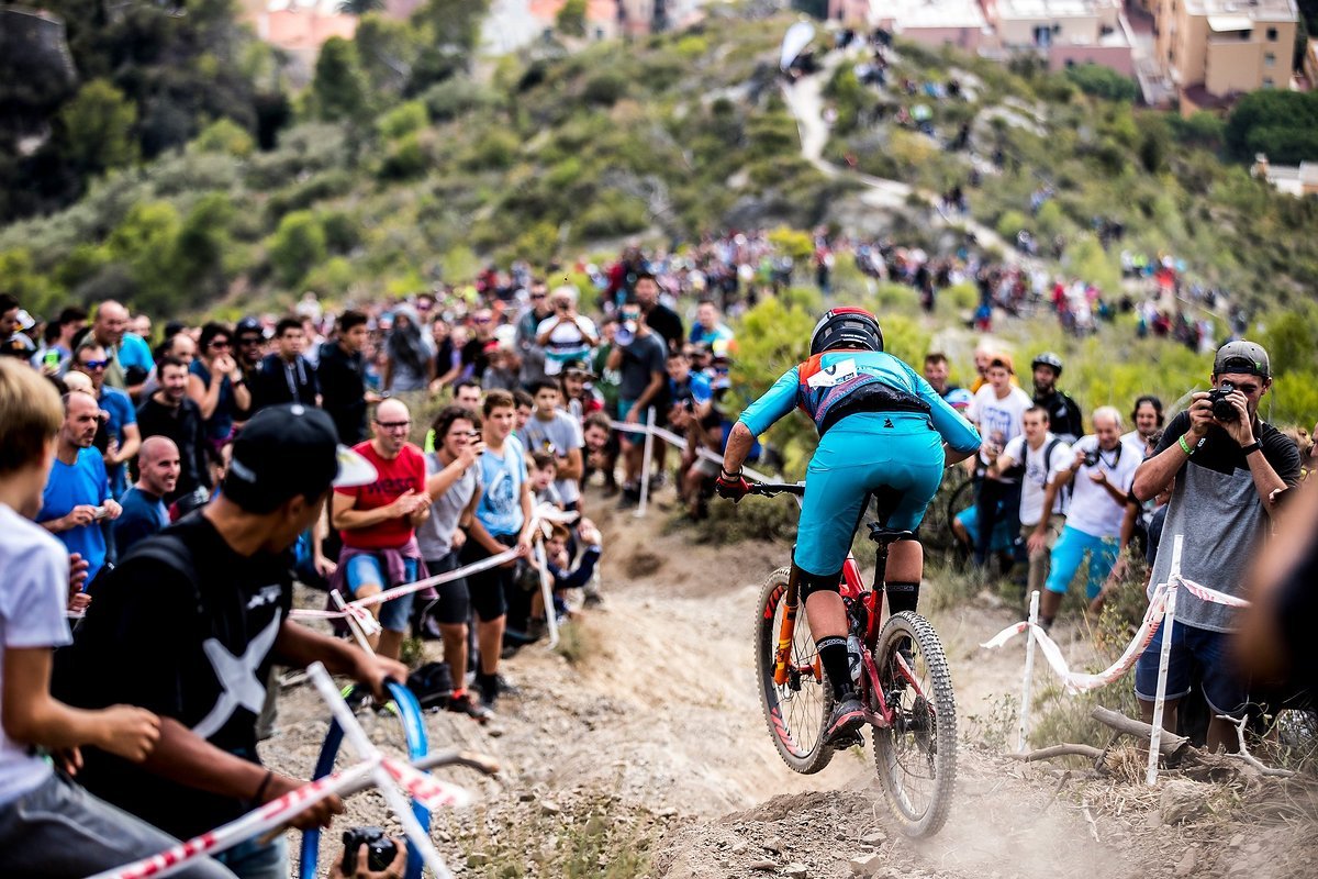 Caro lässt es so richtig krachen und schafft es trotz Überholmanöver auf den zweiten Stage-Platz! Was für ein Feeling zum Ende der Saison! Caro lässt es so richtig krachen und schafft es trotz Überholmanöver auf den zweiten Stage-Platz! Was für ein Feeling zum Ende der Saison!
