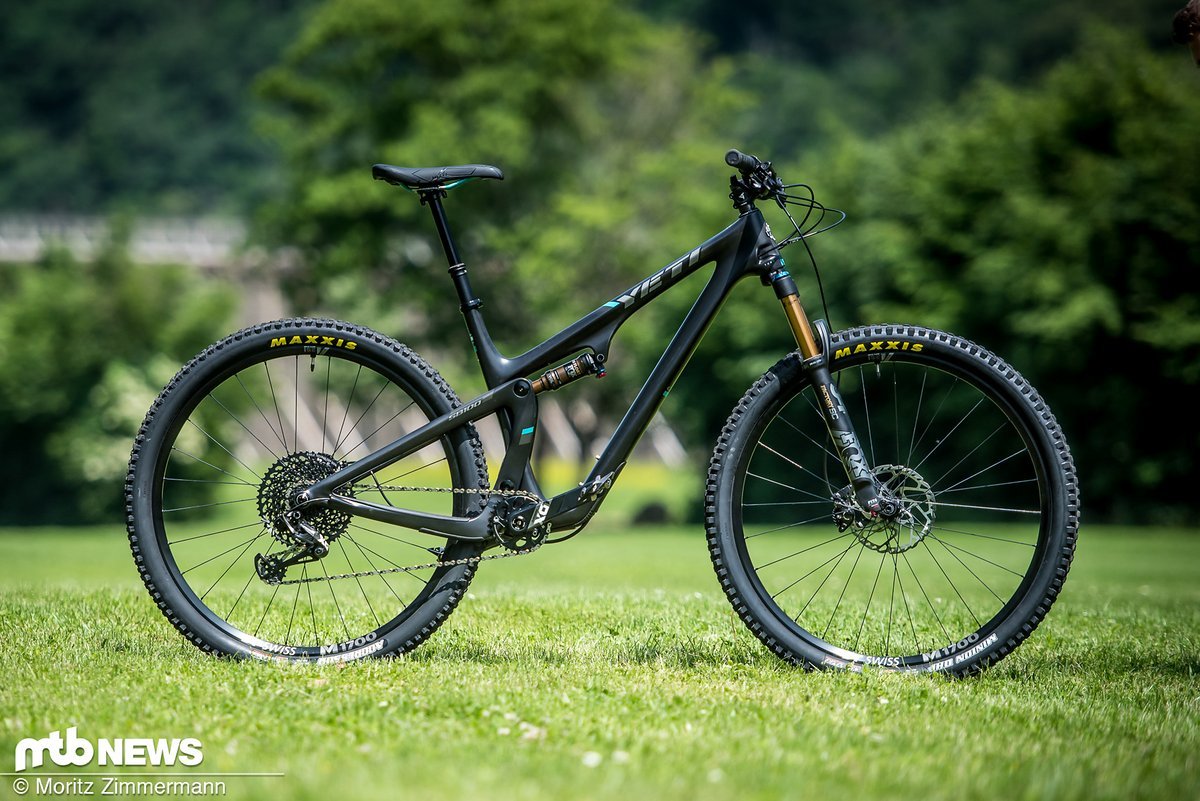 Das Yeti SB100 tanzte in unserem Vergleichstest am meisten aus der Reihe. Der Trailbike-Charakter und die solide Ausstattung sowie das daraus resultierende hohe Gewicht unterscheiden das “Fun Country-Bike” deutlich von seinen Konkurrenten Das Yeti SB100 tanzte in unserem Vergleichstest am meisten aus der Reihe. Der Trailbike-Charakter und die solide Ausstattung sowie das daraus resultierende hohe Gewicht unterscheiden das “Fun Country-Bike” deutlich von seinen Konkurrenten