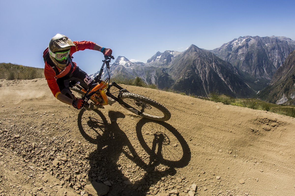 Im Bike-Park von Les Deux Alpes haben unzählige Kompressionen aber noch viel mehr Bremswellen auf die Lyrik gewartet Im Bike-Park von Les Deux Alpes haben unzählige Kompressionen aber noch viel mehr Bremswellen auf die Lyrik gewartet