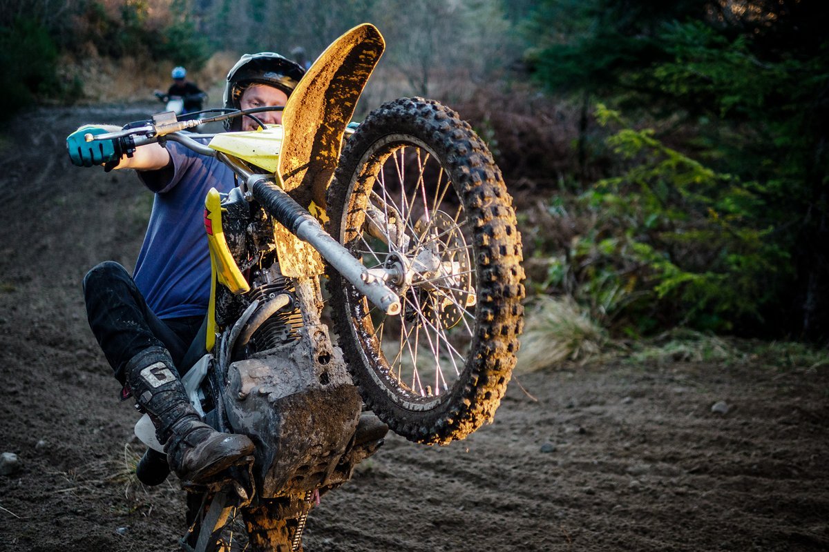 Ferg ist der amtierende Schottische Enduro Champion und zwar auf dem Motorrad und nicht auf dem Bike. Ferg ist der amtierende Schottische Enduro Champion und zwar auf dem Motorrad und nicht auf dem Bike.