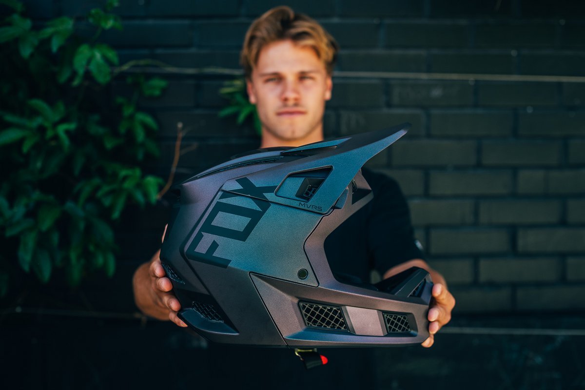 Mit dem brandneuen Rampage Pro Carbon präsentiert Fox einen Full Face-Helm, der besonders viel Schutz bieten soll Mit dem brandneuen Rampage Pro Carbon präsentiert Fox einen Full Face-Helm, der besonders viel Schutz bieten soll