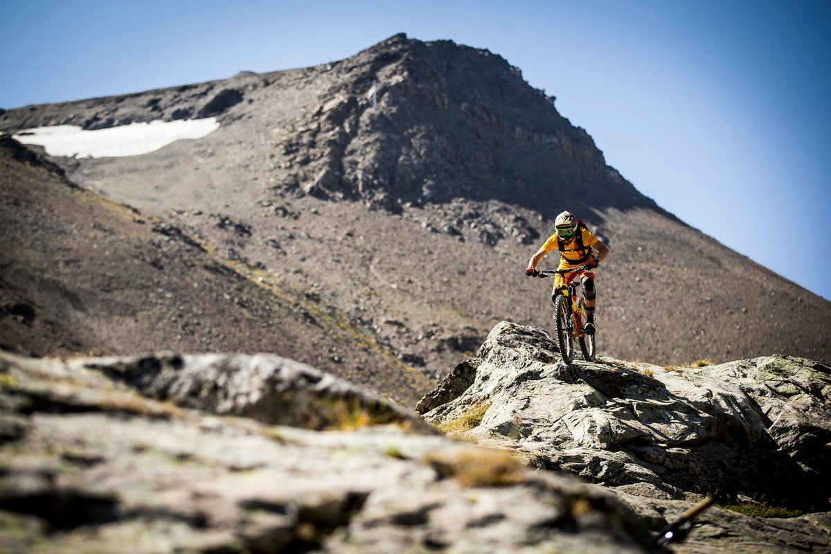 Härtetest Teil 1: Die Abfahrt des Mountain of Hell in Les Deux Alpes mit über 2.000 Höhenmetern am Stück haben die Millenium Pedale über sich ergehen lassen müssen Härtetest Teil 1: Die Abfahrt des Mountain of Hell in Les Deux Alpes mit über 2.000 Höhenmetern am Stück haben die Millenium Pedale über sich ergehen lassen müssen
