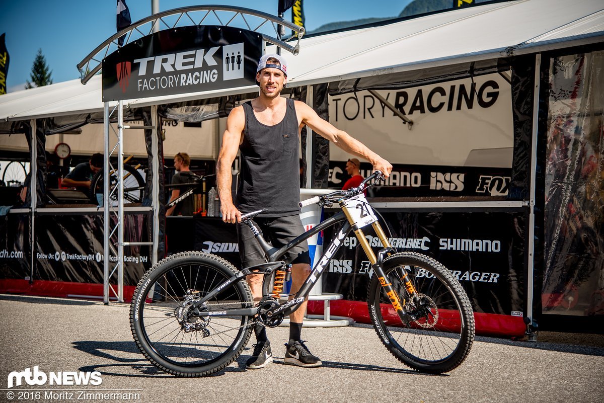 Gee setzte diese Saison auf die 29" Version des Trek Session, die ab diesem Monat im Handel erhältlich sein soll. Gee setzte diese Saison auf die 29" Version des Trek Session, die ab diesem Monat im Handel erhältlich sein soll.