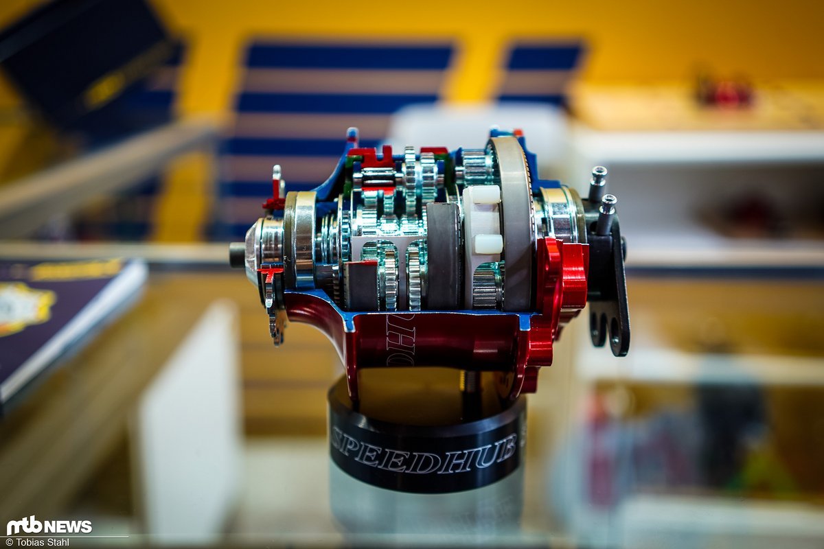 Bewährt und erneut unverändert: "Never touch a running system" scheint man sich bei Rohloff zu sagen und schickt die Speedhub unverändert ins nächste Jahr Bewährt und erneut unverändert: "Never touch a running system" scheint man sich bei Rohloff zu sagen und schickt die Speedhub unverändert ins nächste Jahr