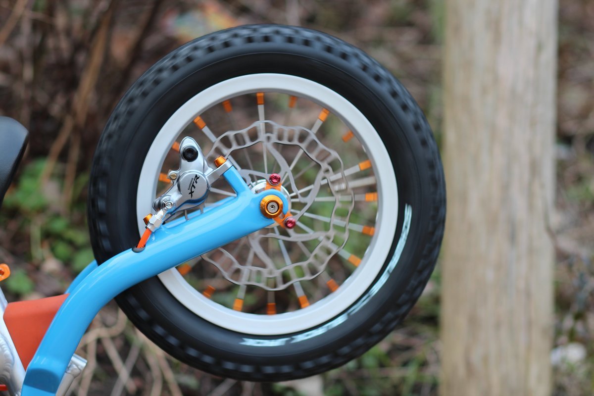 Das ist mein Highlight am Bike: Die Umrüstung auf die schöne Shimano XTR Scheibenbremse am Hinterbau Das ist mein Highlight am Bike: Die Umrüstung auf die schöne Shimano XTR Scheibenbremse am Hinterbau