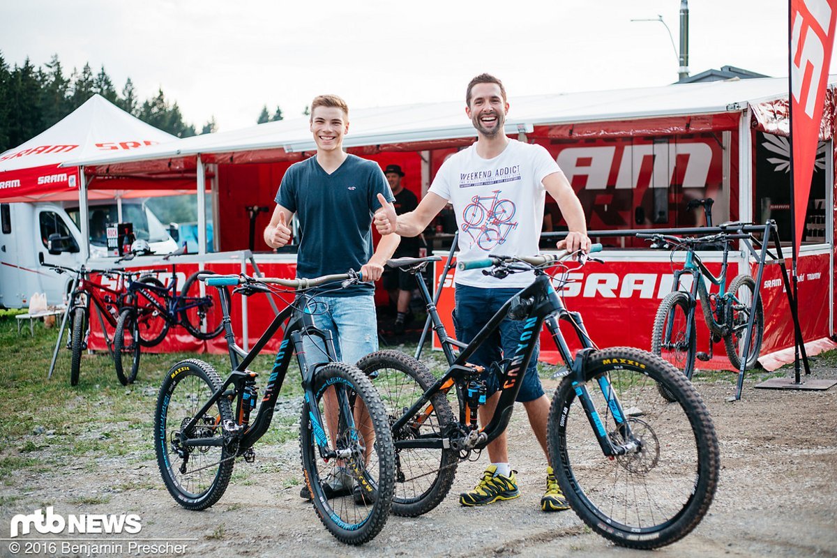 Dass zum Beispiel das Canyon Strive ein beliebtes und auch preislich attraktives Bikes ist, beweisen unsere SRAM Eagle-Gewinner Eric und Martin – beide sind zufällig beide privat auf dem Enduro-Racebike aus Koblenz unterwegs. Rang 1 für Canyon! Dass zum Beispiel das Canyon Strive ein beliebtes und auch preislich attraktives Bikes ist, beweisen unsere SRAM Eagle-Gewinner Eric und Martin – beide sind zufällig beide privat auf dem Enduro-Racebike aus Koblenz unterwegs. Rang 1 für Canyon!