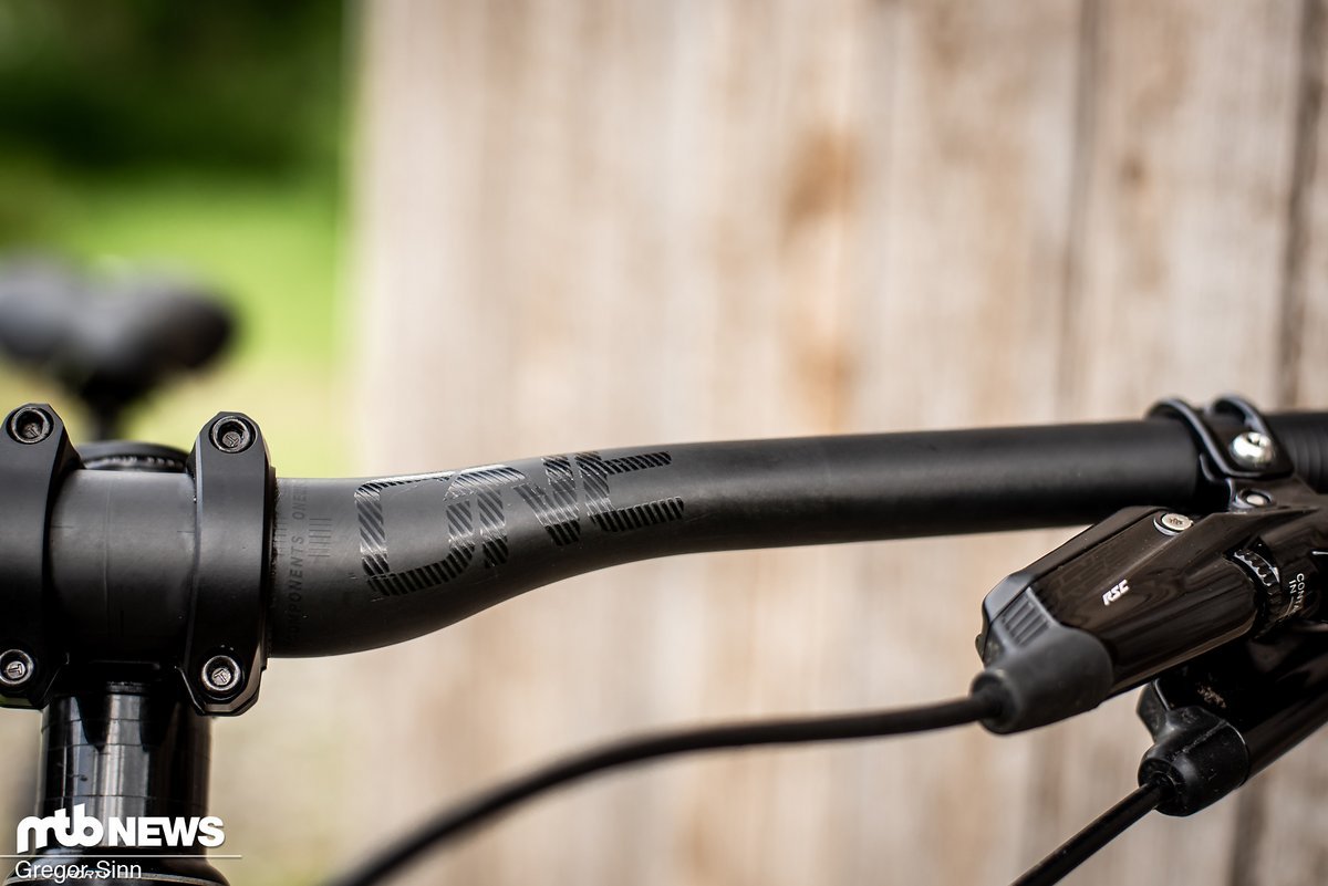 Eine weitere Änderung war die Montage des OneUp Carbon-Lenkers Eine weitere Änderung war die Montage des OneUp Carbon-Lenkers