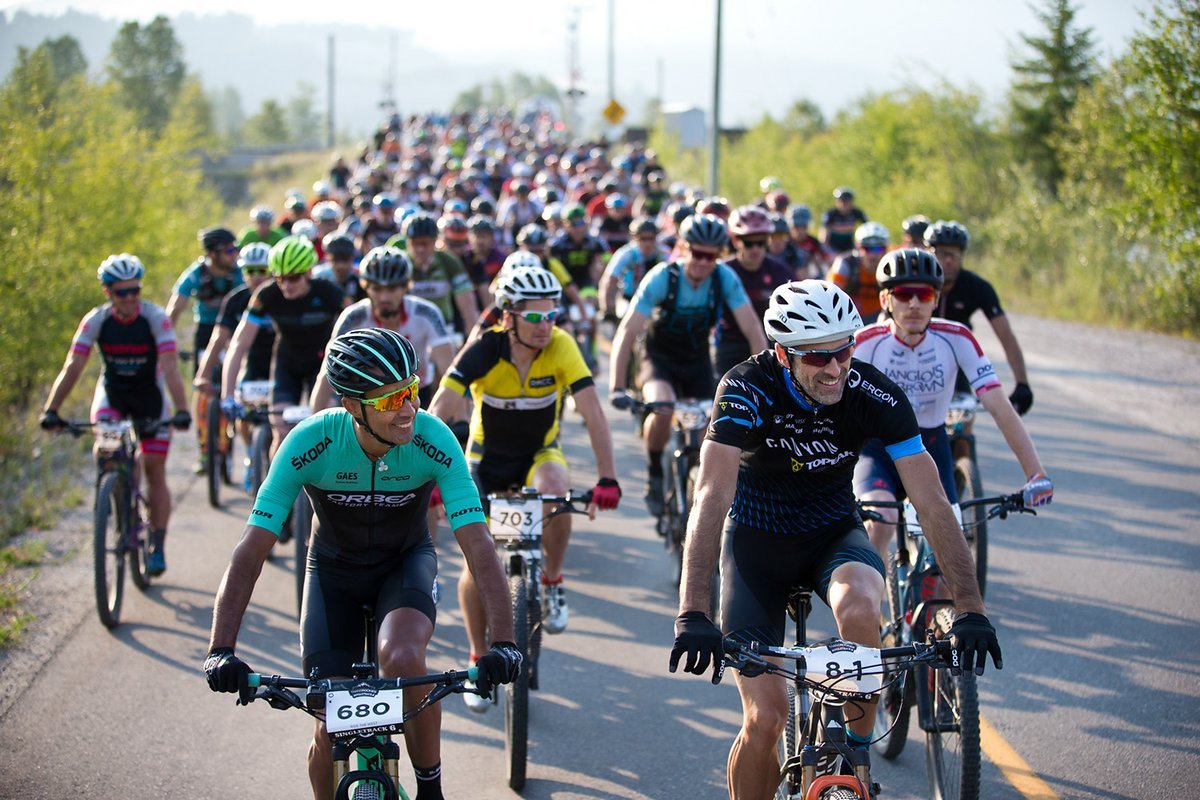 Start zur ersten Etappe in Golden Start zur ersten Etappe in Golden