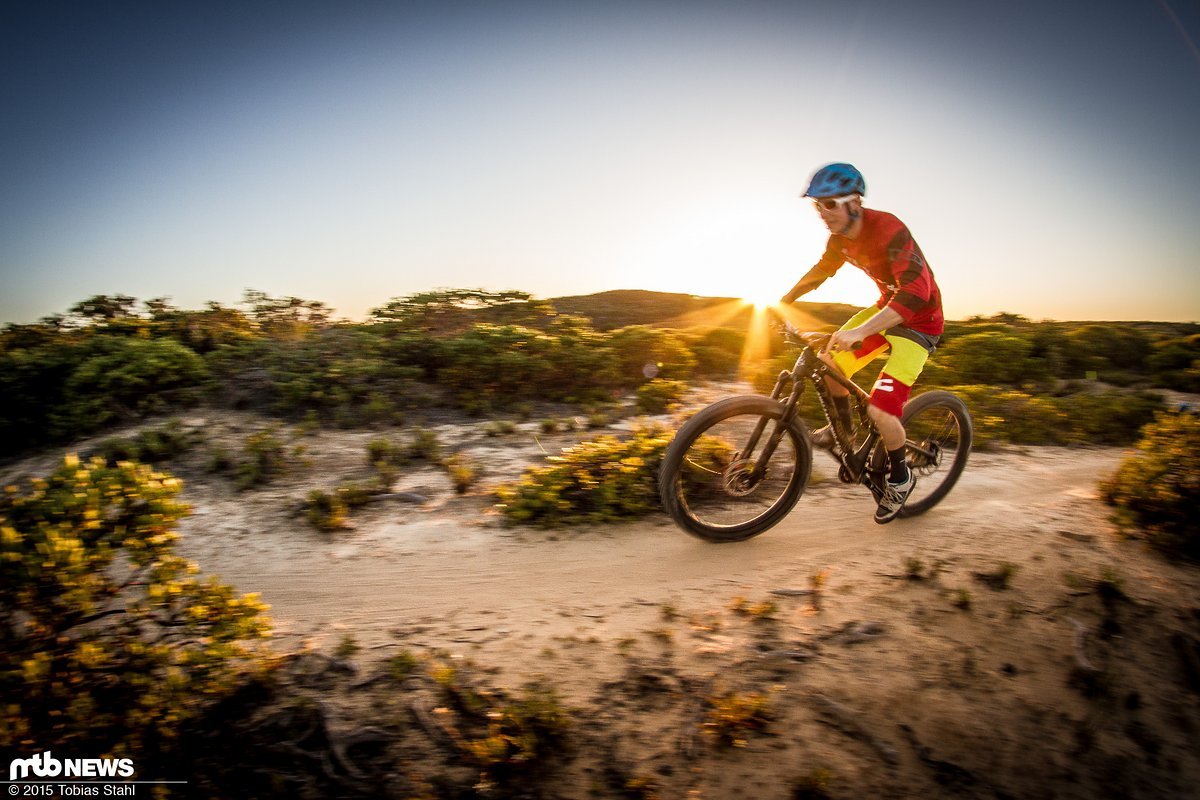 Auf den sandigen Böden der Fort Ord Trails bei Monterey haben wir erstmals die Möglichkeit gehabt, mit dem Rocky Mountain Sherpa auf Tour zu gehen Auf den sandigen Böden der Fort Ord Trails bei Monterey haben wir erstmals die Möglichkeit gehabt, mit dem Rocky Mountain Sherpa auf Tour zu gehen