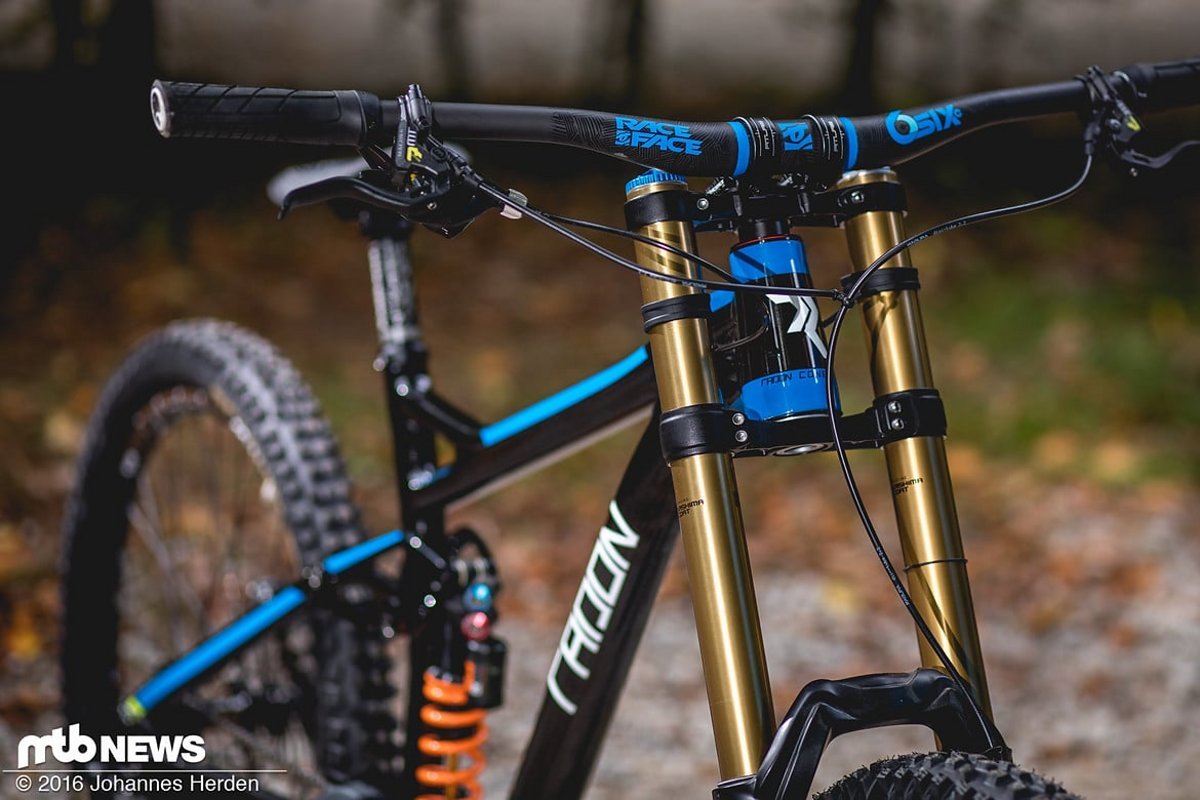 Das Radon Swoop 200 DH-Bike gibt es ab 2499 € zu kaufen - in unserem Test konnte es mit fairem Preis-Leistungs-Verhältnis überzeugen. Der dritte Rang in der Kategorie Preis-Leistung geht an Radon! Das Radon Swoop 200 DH-Bike gibt es ab 2499 € zu kaufen - in unserem Test konnte es mit fairem Preis-Leistungs-Verhältnis überzeugen. Der dritte Rang in der Kategorie Preis-Leistung geht an Radon!