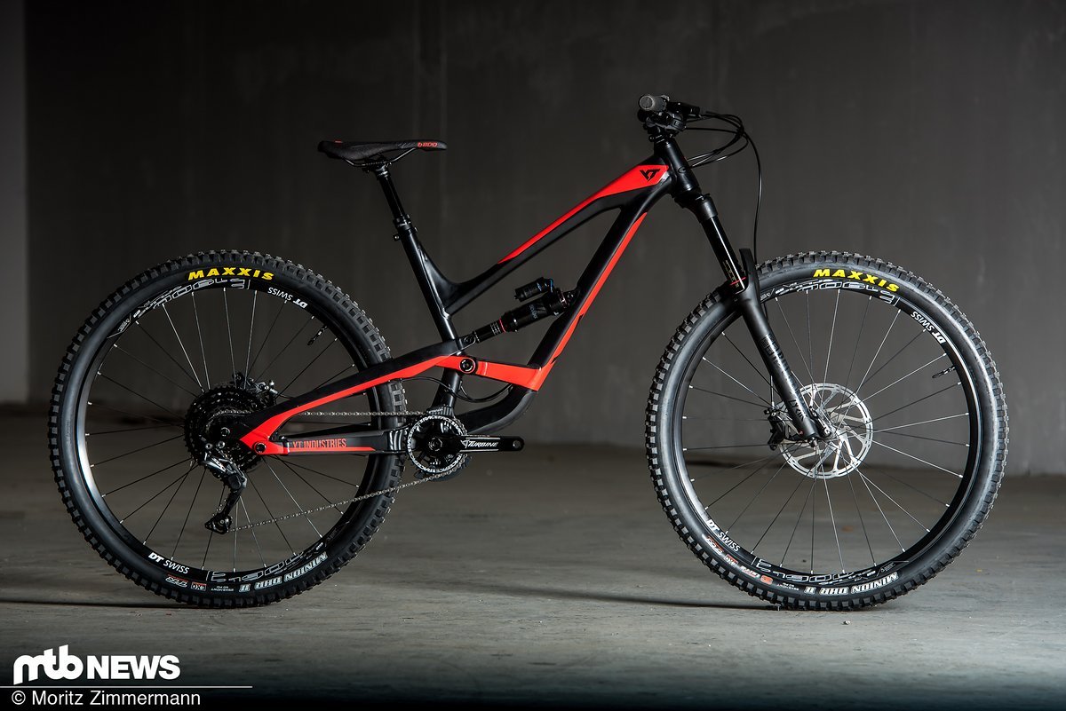 Das YT Capra AL Comp kann vor allem auf Bikeparkstrecken mit seinem schluckfreudigen Fahrwerk und der soliden Ausstattung überzeugen. In technischem, engem Gelände ist die Bergziege dagegen eher träge unterwegs Das YT Capra AL Comp kann vor allem auf Bikeparkstrecken mit seinem schluckfreudigen Fahrwerk und der soliden Ausstattung überzeugen. In technischem, engem Gelände ist die Bergziege dagegen eher träge unterwegs