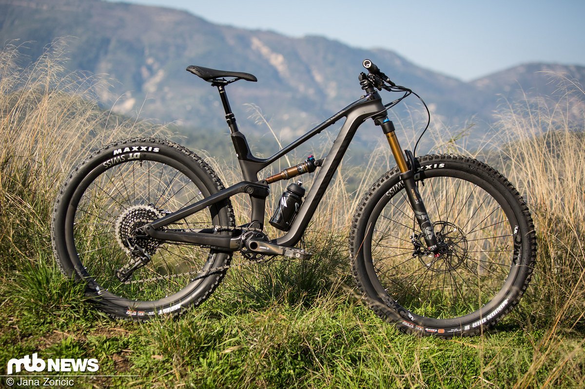 Topmodell: Das Canyon Spectral WMN CF 9.0 bietet 150 mm Federweg vorne und 140 mm Federweg am Heck Topmodell: Das Canyon Spectral WMN CF 9.0 bietet 150 mm Federweg vorne und 140 mm Federweg am Heck
