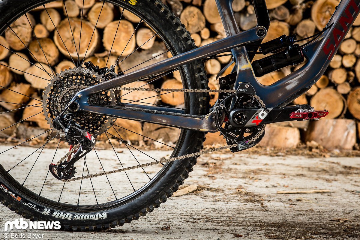 Am Heck sorgt der beliebte SRAM X01 Eagle-Antrieb für die nötige Bandbreite Am Heck sorgt der beliebte SRAM X01 Eagle-Antrieb für die nötige Bandbreite