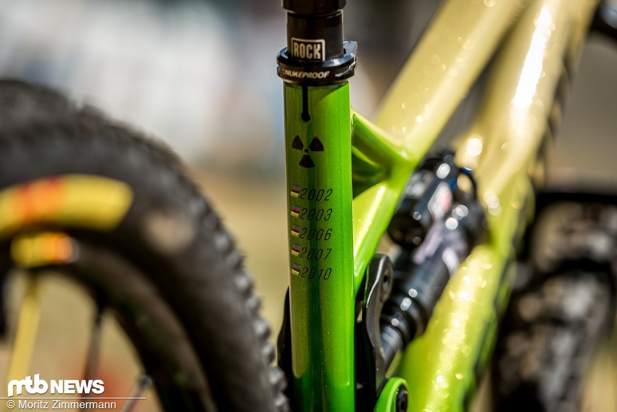 Sage und schreibe 5 Mal konnte die australische Downhill-Legende bereits Gold bei einer WM gewinnen Sage und schreibe 5 Mal konnte die australische Downhill-Legende bereits Gold bei einer WM gewinnen