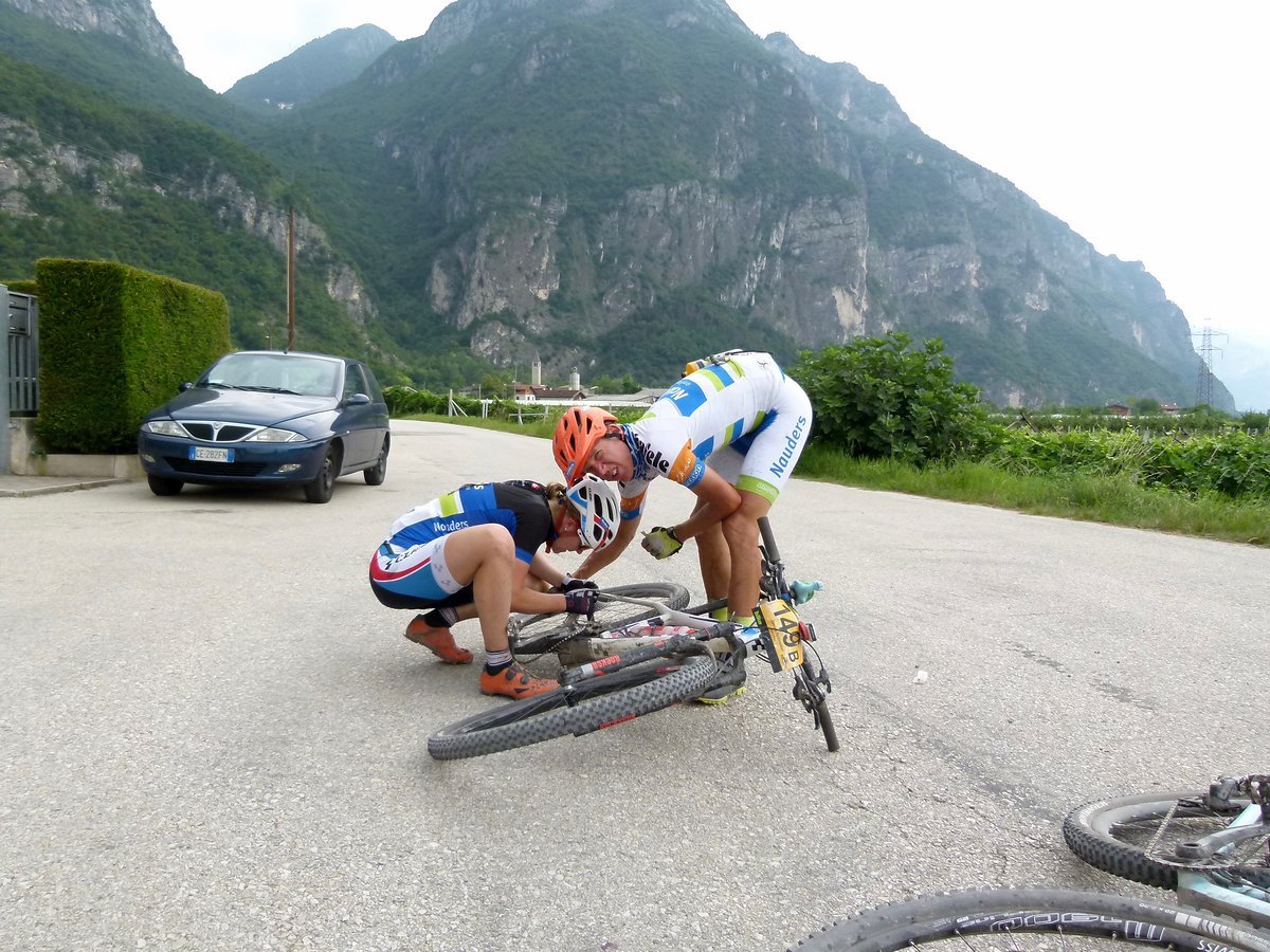 Der "Race across America" Sieger Pierre Bischoff mit seiner Partnerin Janine Schneider, Panne kurz vor Trento Der "Race across America" Sieger Pierre Bischoff mit seiner Partnerin Janine Schneider, Panne kurz vor Trento