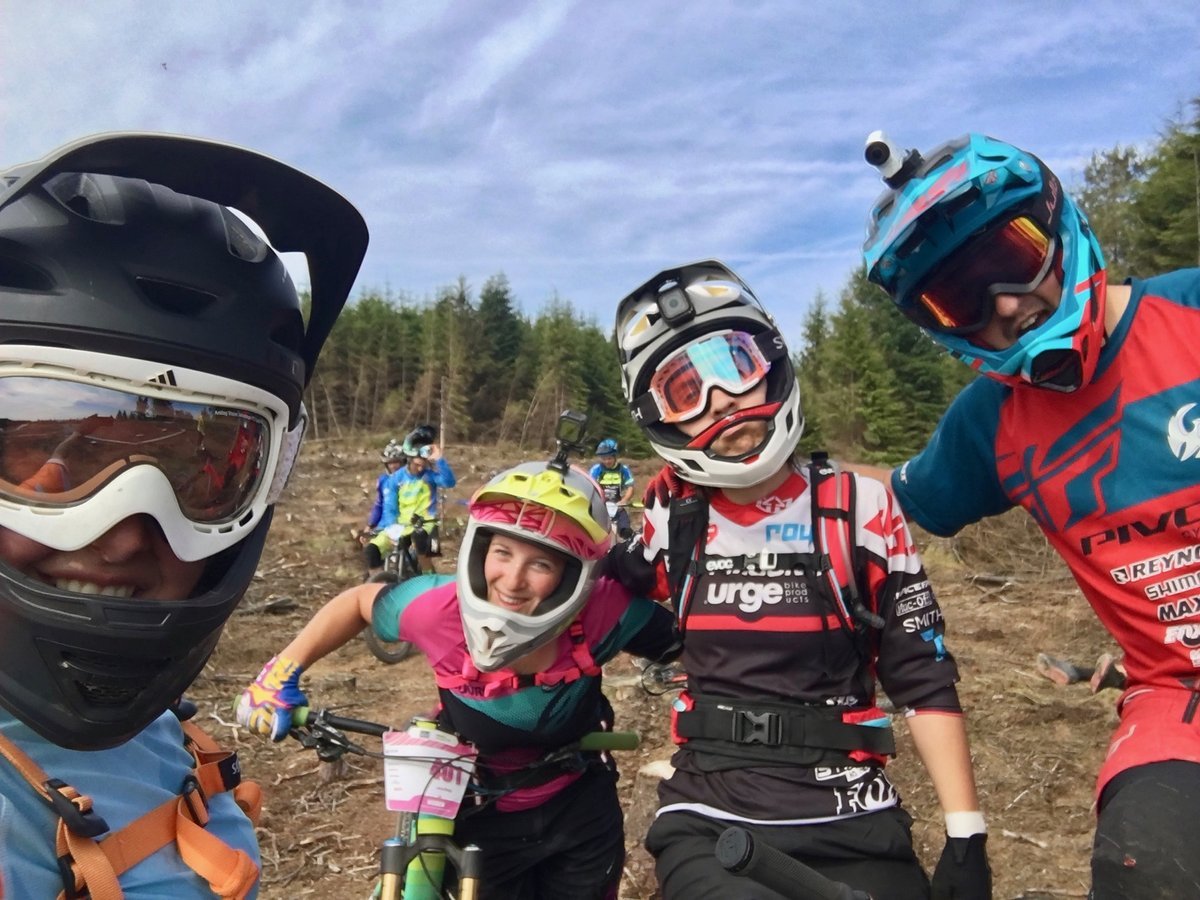 4 Mitglieder der XC Mafia beim gemeinsamen Training in Wicklow.
Von links: Nathalie Schneitter, Noga Korem, Andréanne Lanthier Nadeau, Antoine Caron. 4 Mitglieder der XC Mafia beim gemeinsamen Training in Wicklow.
Von links: Nathalie Schneitter, Noga Korem, Andréanne Lanthier Nadeau, Antoine Caron.