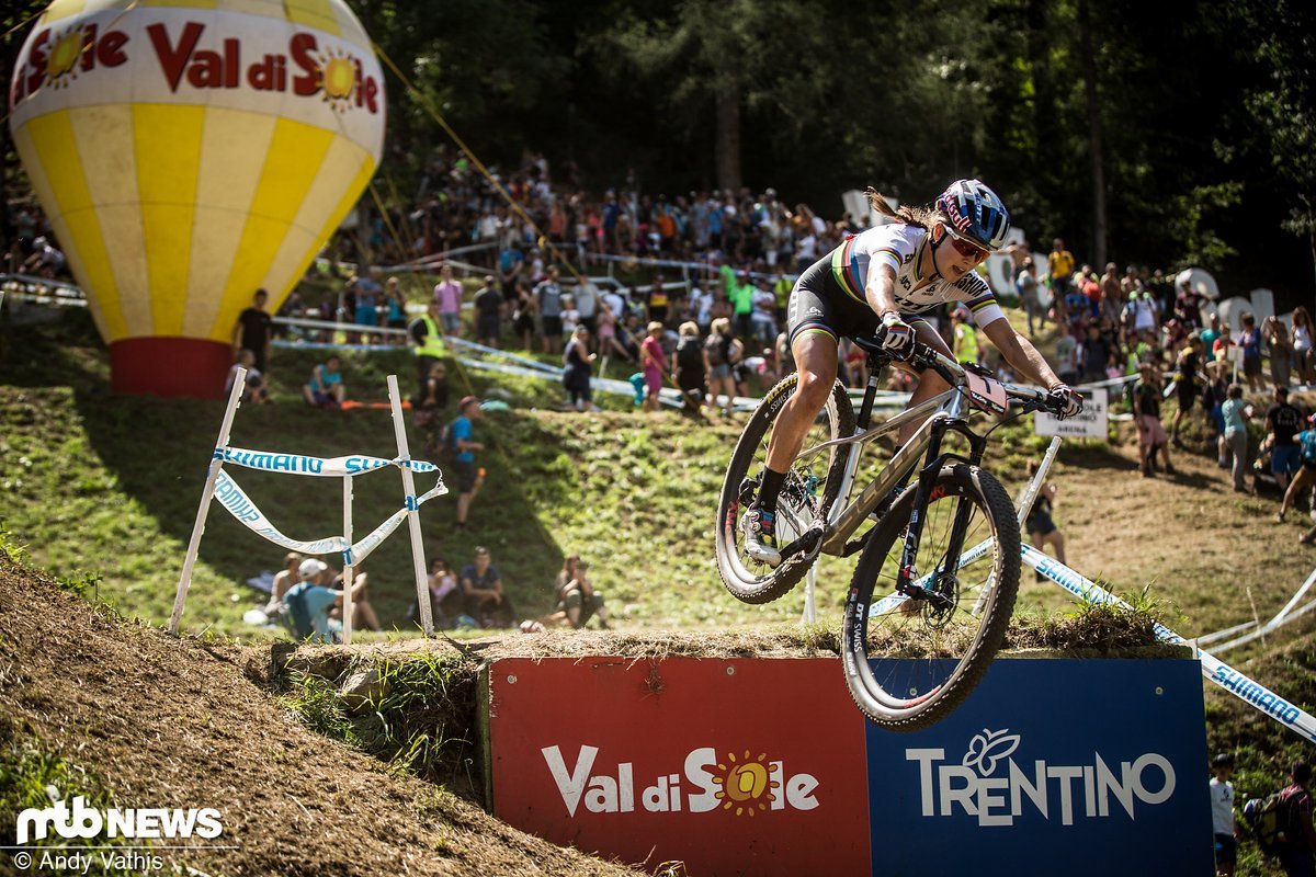 In Val di Sole konnte Courtney jedoch nicht an die starken Vorstellungen der Rennen in Albstadt, Nove Mesto und Les Gets anknüpfen In Val di Sole konnte Courtney jedoch nicht an die starken Vorstellungen der Rennen in Albstadt, Nove Mesto und Les Gets anknüpfen