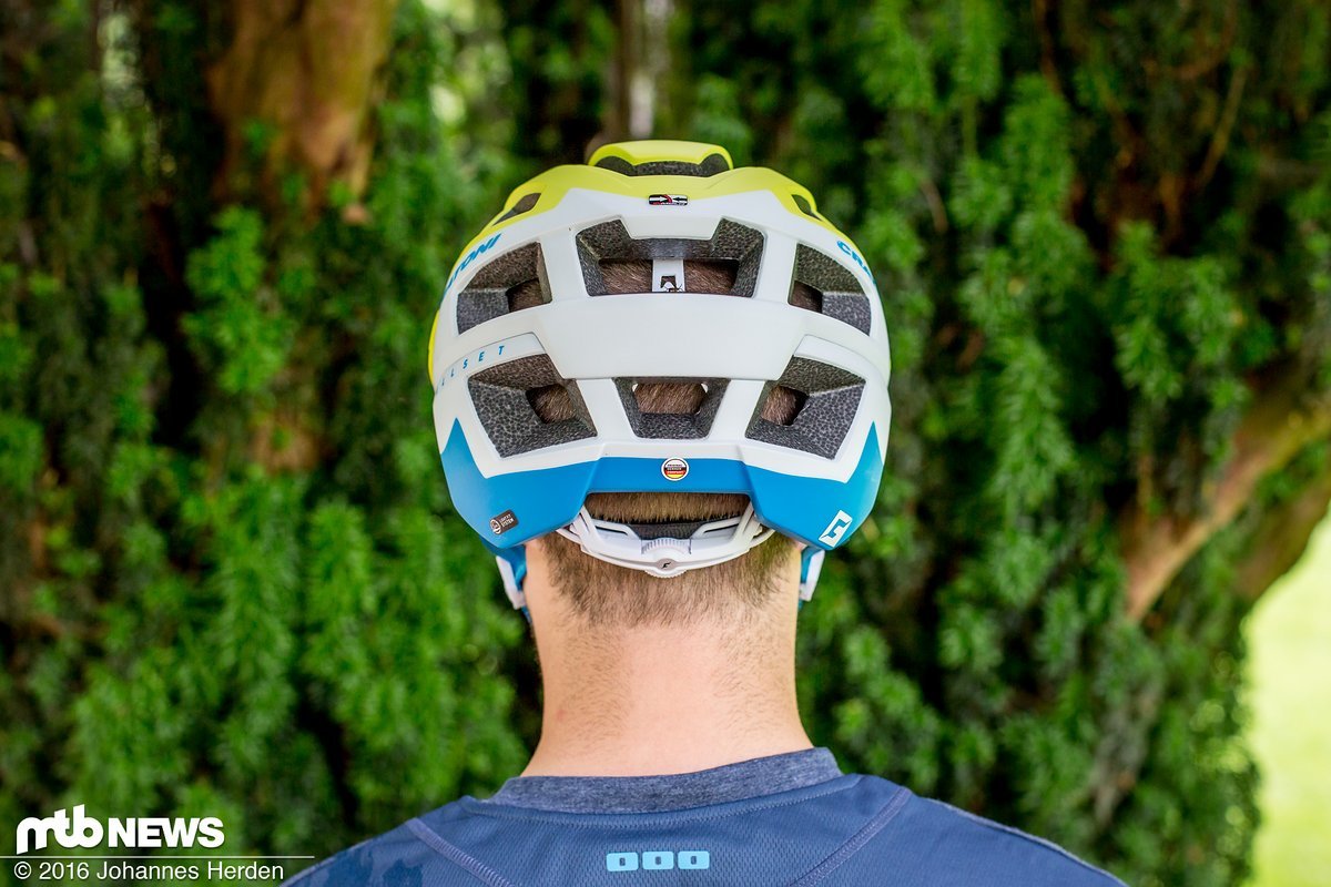 Es gibt zwar Helme, die im Nackenbereich noch tiefer gezogen sind Es gibt zwar Helme, die im Nackenbereich noch tiefer gezogen sind