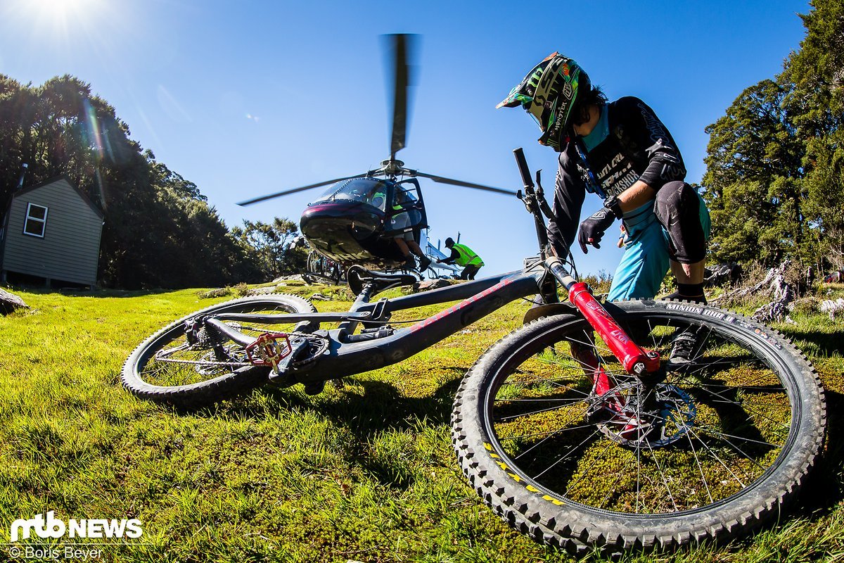 Wir trafen Mitch Ropelato im Rahmen des NZ Enduros, bei dem er mit seinem auffällig lackierten Santa Cruz Nomad am Start stand Wir trafen Mitch Ropelato im Rahmen des NZ Enduros, bei dem er mit seinem auffällig lackierten Santa Cruz Nomad am Start stand