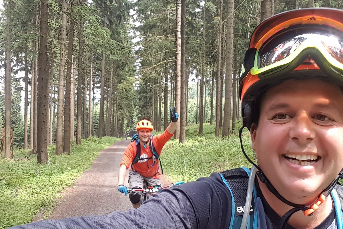 Auch MTB-News Chef Thomas und Chief Happiness Officer Sandy ließen es sich nicht nehmen, mitzufahren Auch MTB-News Chef Thomas und Chief Happiness Officer Sandy ließen es sich nicht nehmen, mitzufahren