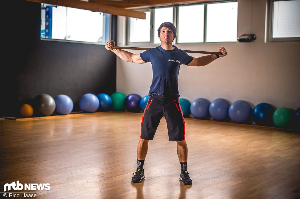 Neben Krafttraining spielen auch Dehnung und Erholung eine wichtige Rolle Neben Krafttraining spielen auch Dehnung und Erholung eine wichtige Rolle