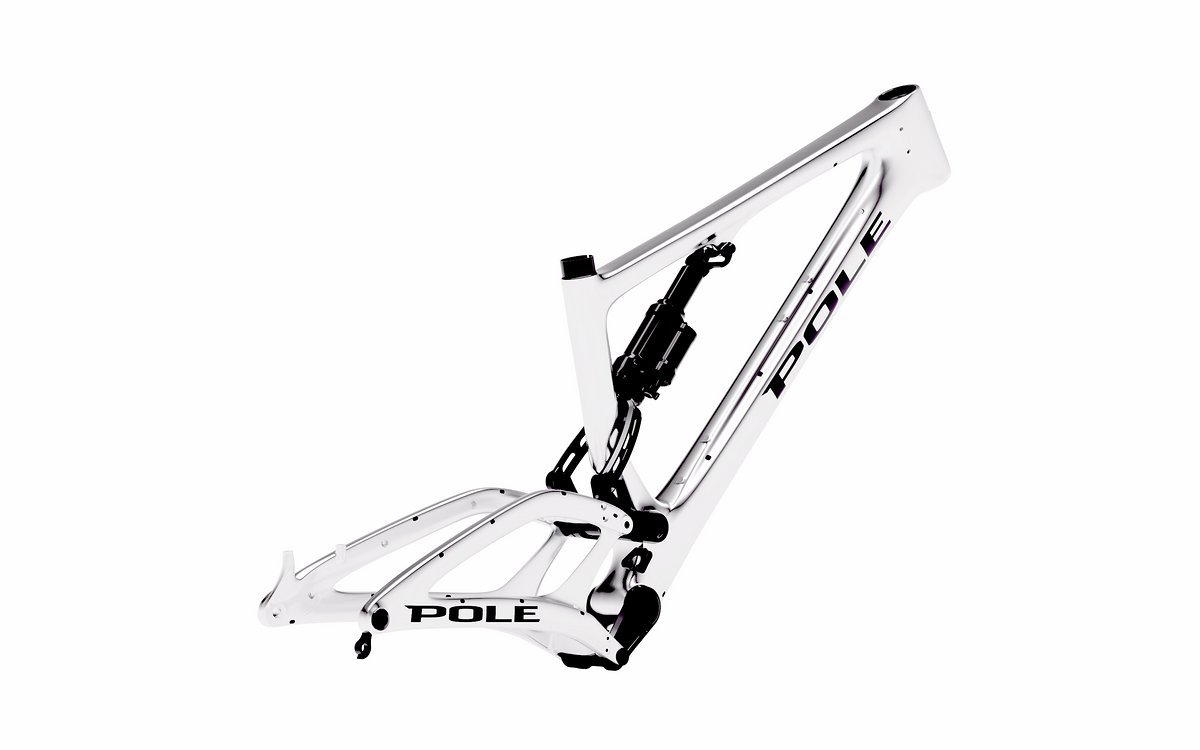 Das neue Pole Bushmaster soll ab Juni 2019 erhältlich sein und bietet 140 mm Federweg sowie einen ungewöhnlichen, gefrästen Rahmen Das neue Pole Bushmaster soll ab Juni 2019 erhältlich sein und bietet 140 mm Federweg sowie einen ungewöhnlichen, gefrästen Rahmen