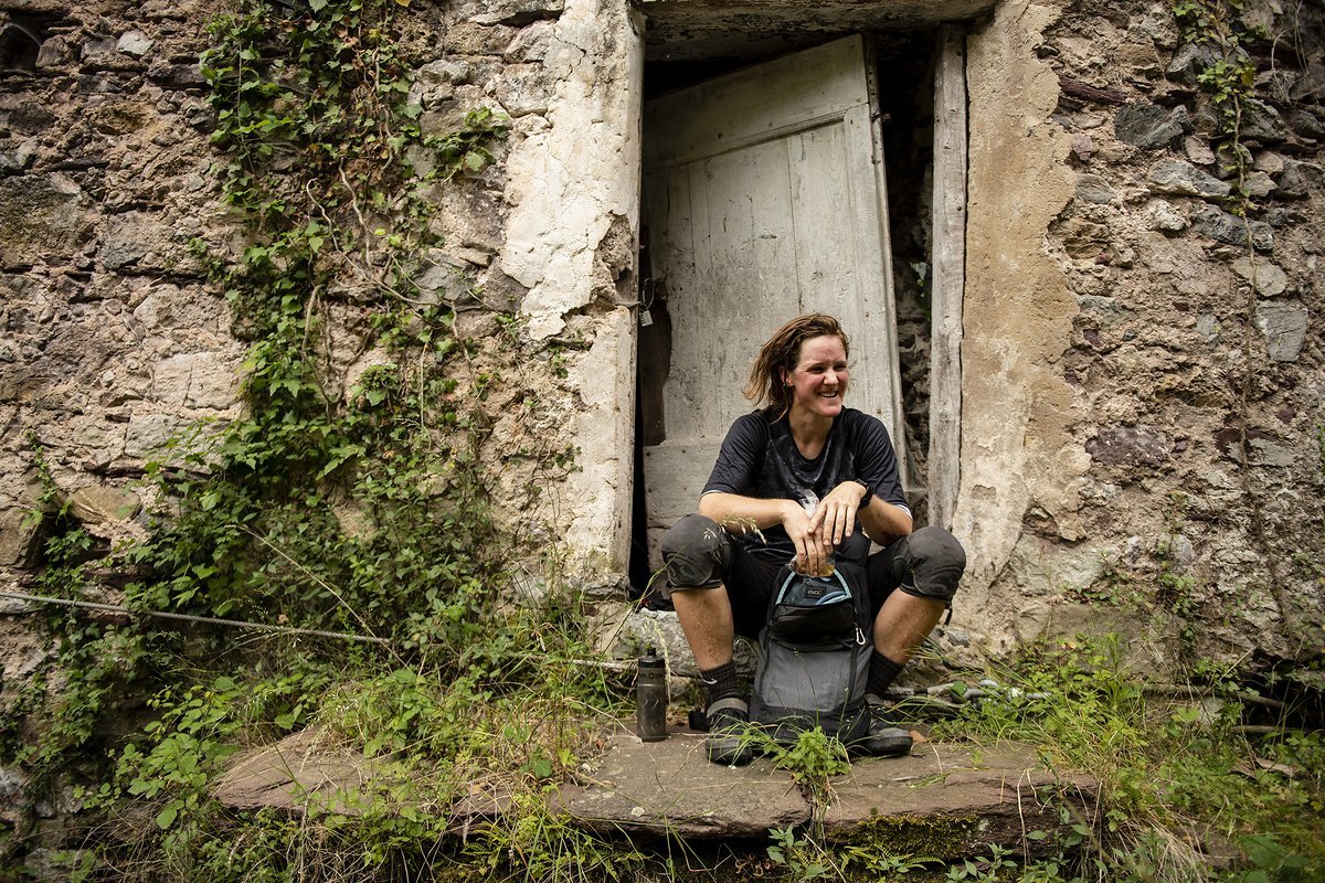 Dank ihr glaubt Gregor zumindest ein bisschen wieder an den berühmten Spirit of Enduro: Tanja Naber war an Tag 3 eine riesige Hilfe für Gregor Dank ihr glaubt Gregor zumindest ein bisschen wieder an den berühmten Spirit of Enduro: Tanja Naber war an Tag 3 eine riesige Hilfe für Gregor