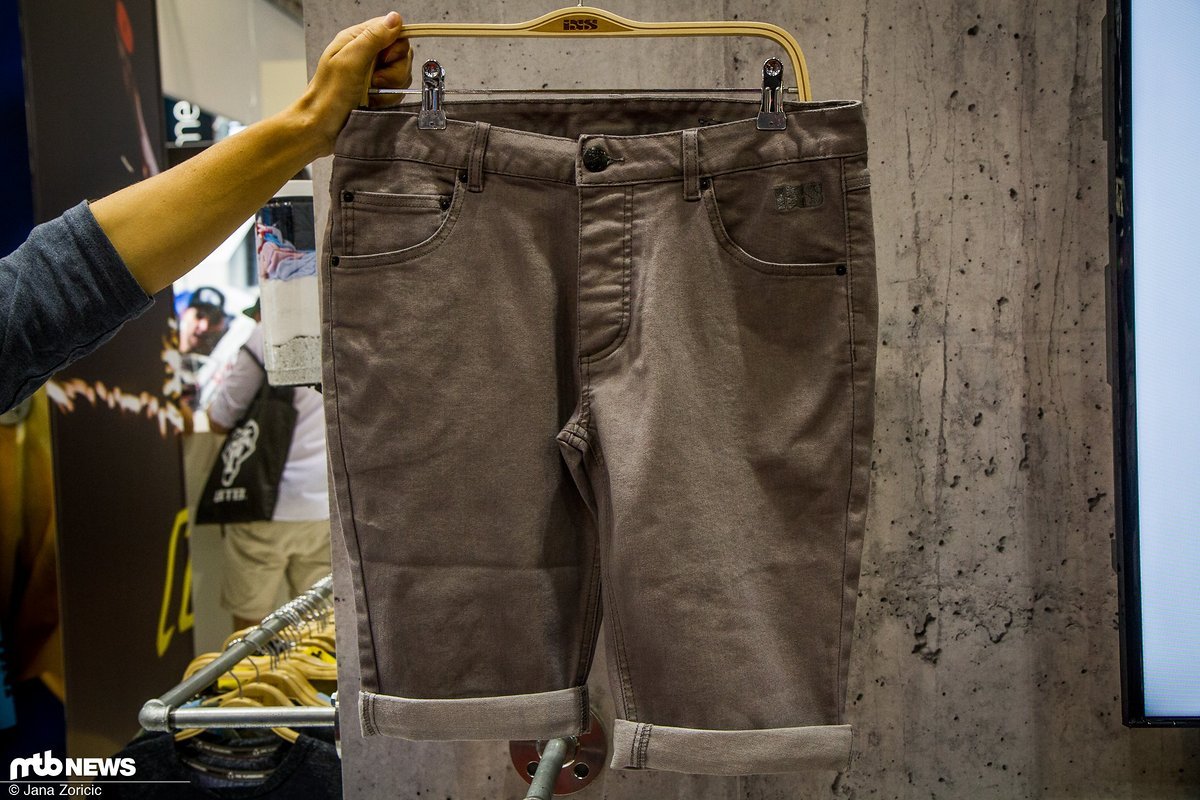 Die iXS "Denim Nugget" Shorts sieht aus wie jede andere Jeans Die iXS "Denim Nugget" Shorts sieht aus wie jede andere Jeans