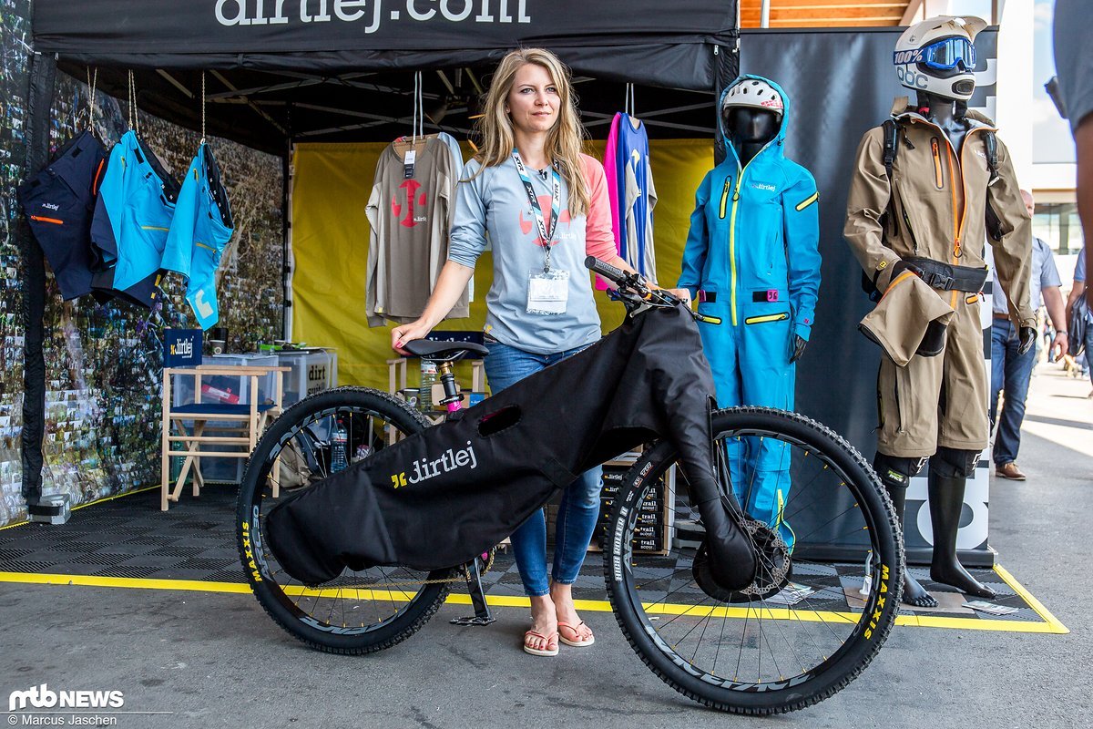 Der Pony Bikeschutz befindet sich noch im Prototypenstadium und soll die teuren Fahrrädern vor Kratzern beim Transport schützen. Der Pony Bikeschutz befindet sich noch im Prototypenstadium und soll die teuren Fahrrädern vor Kratzern beim Transport schützen.