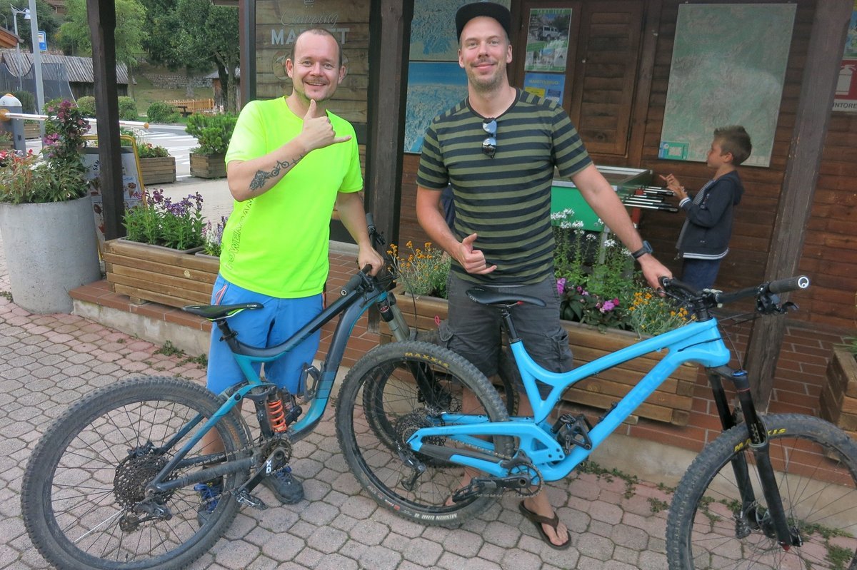 SRAM GX Eagle Dauertester Günther und Manuel treffen sich durch Zufall in Molveno auf dem Campingplatz SRAM GX Eagle Dauertester Günther und Manuel treffen sich durch Zufall in Molveno auf dem Campingplatz