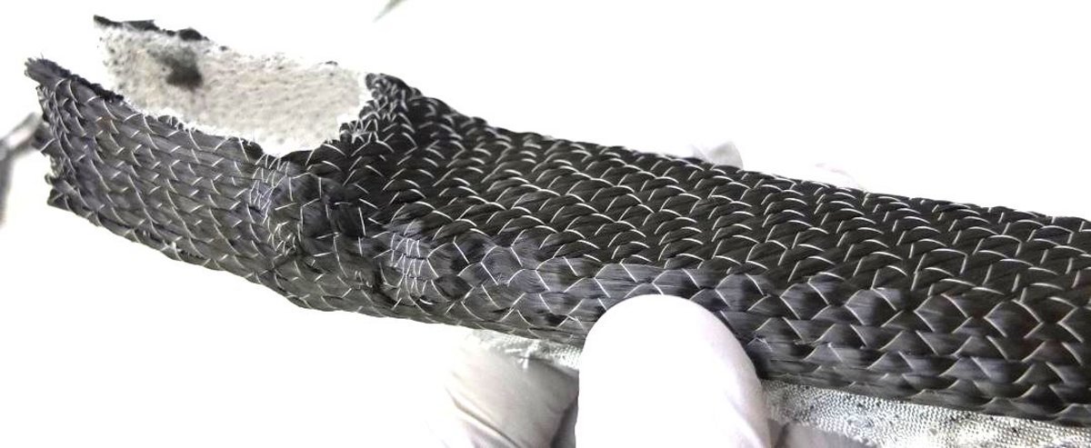 Vorgeformt: Das bestickte Trägermaterial Vorgeformt: Das bestickte Trägermaterial