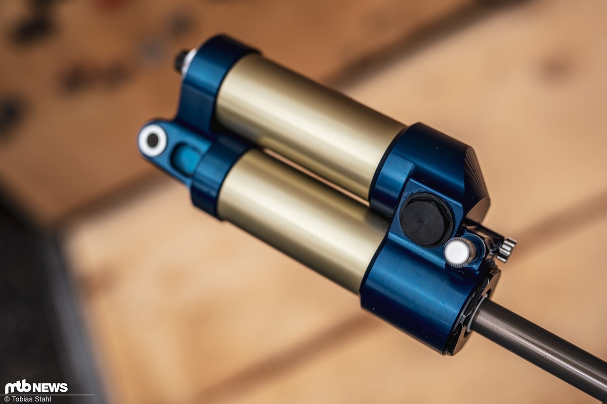 Ungewöhnliche Optik: von seinem Grundaufbau her ähnelt der Intend Hover eher einem Stahlfederdämpfer als einem Luftfederbein Ungewöhnliche Optik: von seinem Grundaufbau her ähnelt der Intend Hover eher einem Stahlfederdämpfer als einem Luftfederbein