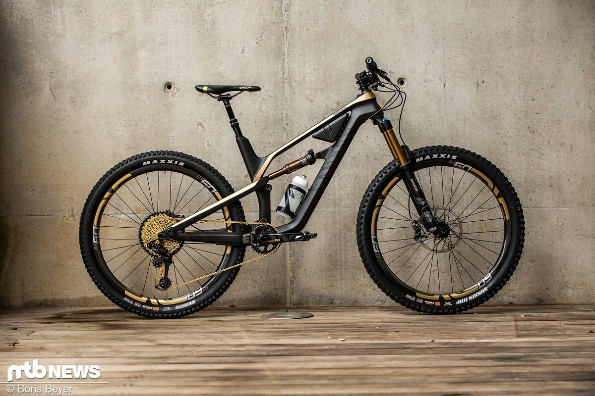 Die edelste Variante Spectral CF 9.0 LTD kostet immerhin 6.999 € Die edelste Variante Spectral CF 9.0 LTD kostet immerhin 6.999 €