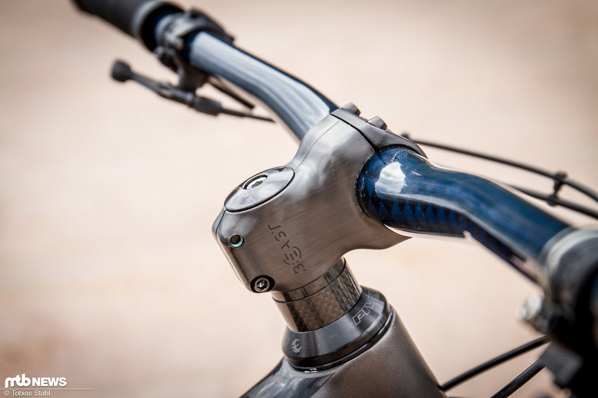 Der Vorbau in schwarzem UD-Finish und 45 mm Länge bringt 105 g auf die Waage Der Vorbau in schwarzem UD-Finish und 45 mm Länge bringt 105 g auf die Waage